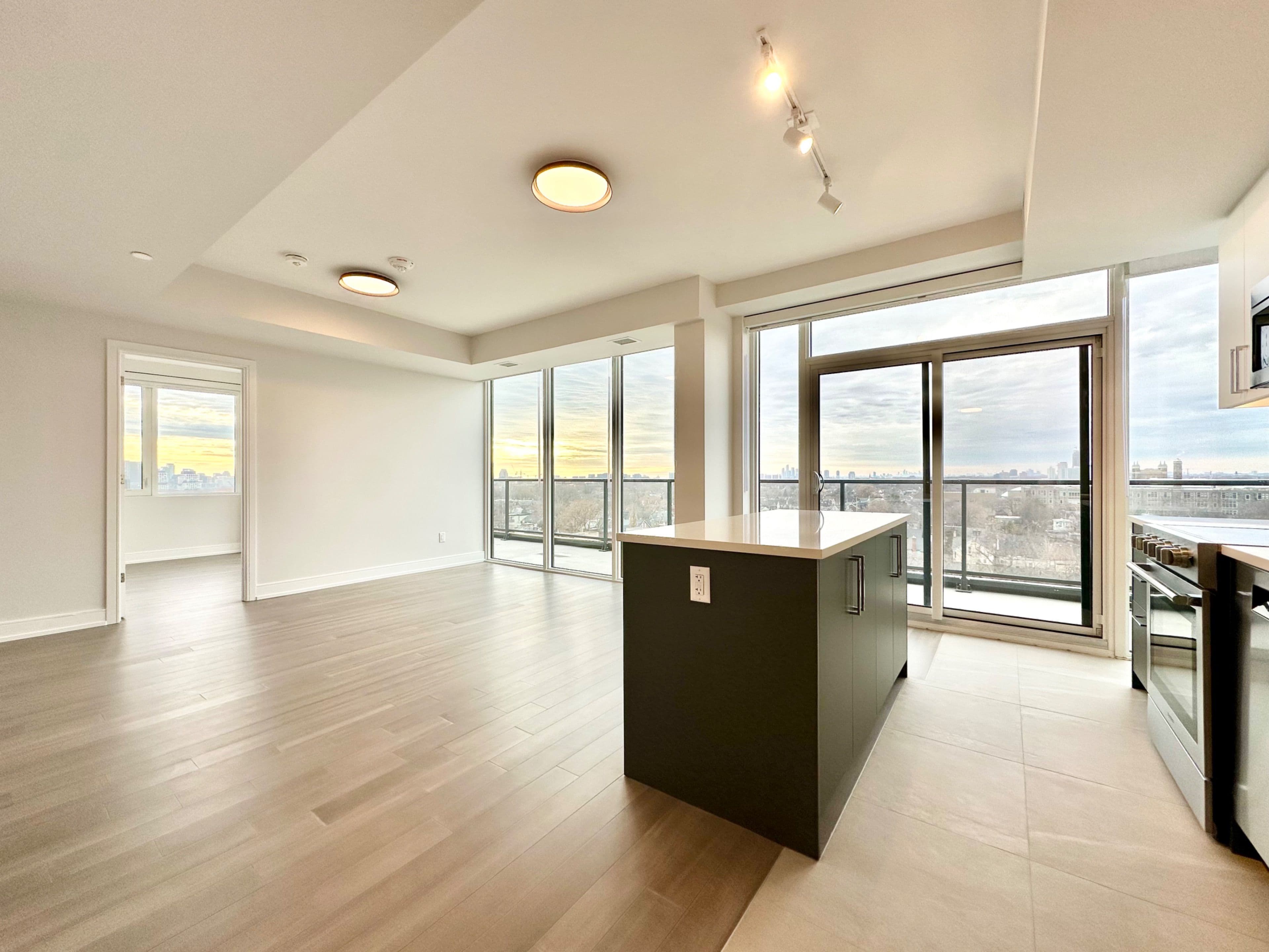 664 Spadina Avenue 901, Toronto C01, ON M5S 0G4