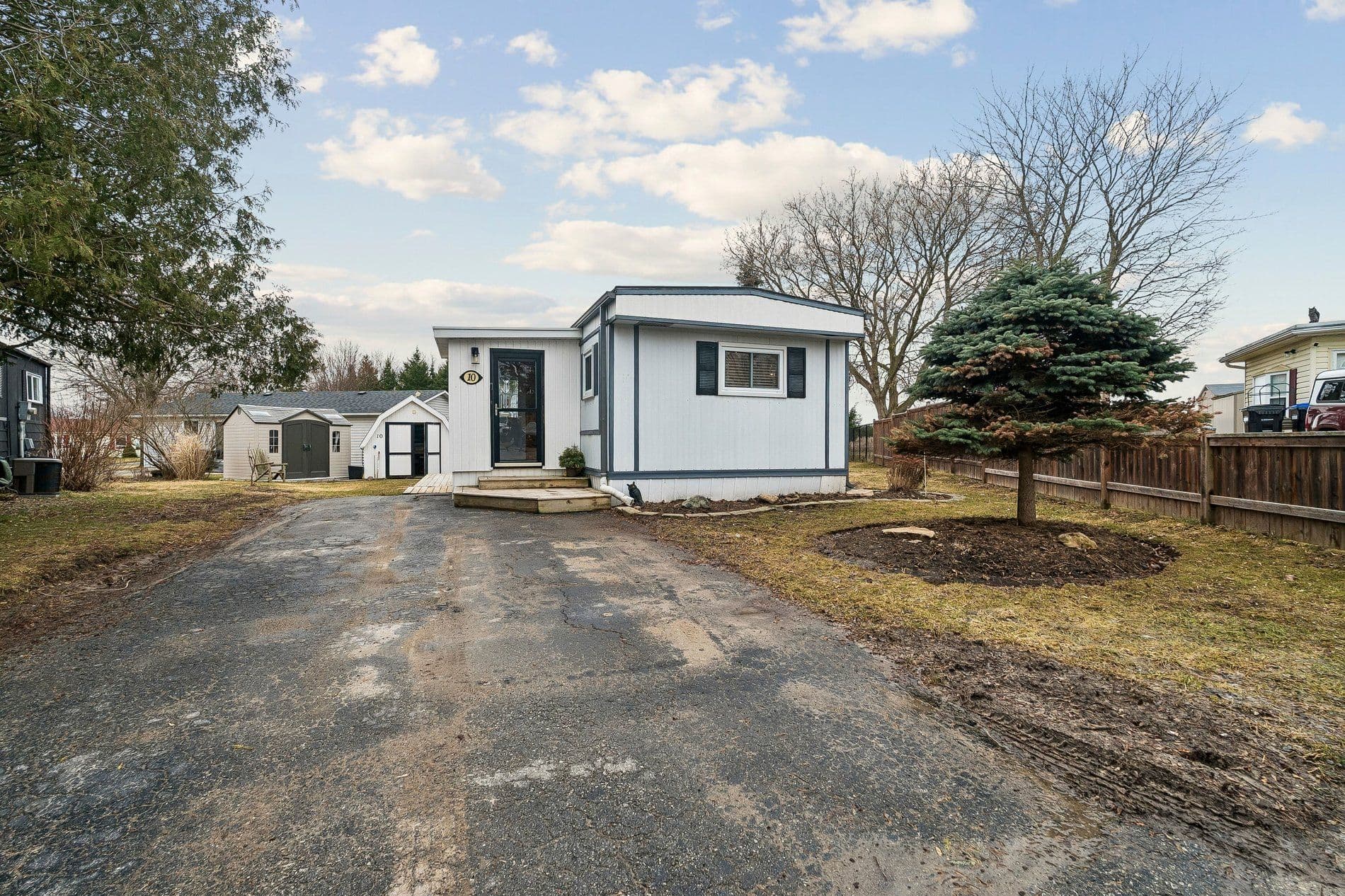 10 Pinecrest Circle, Innisfil, ON L0L 1L0