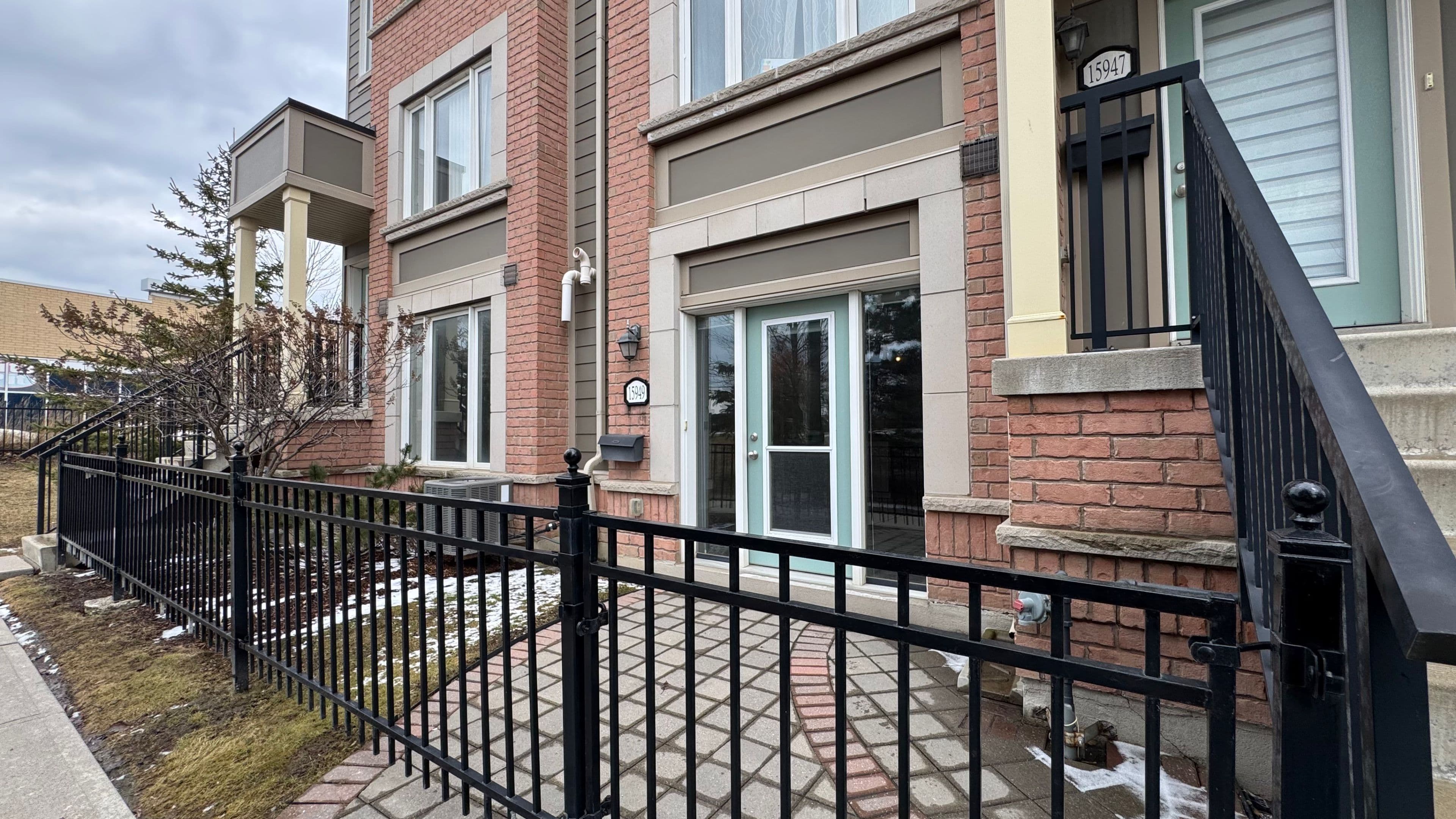 15949 Bayview Avenue, Aurora, ON L4G 0S3