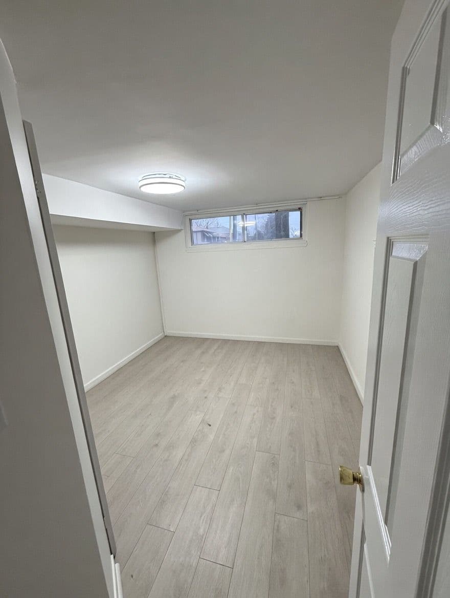 23 Armitage Drive Bsmt, Toronto E04, ON M1R 4X9