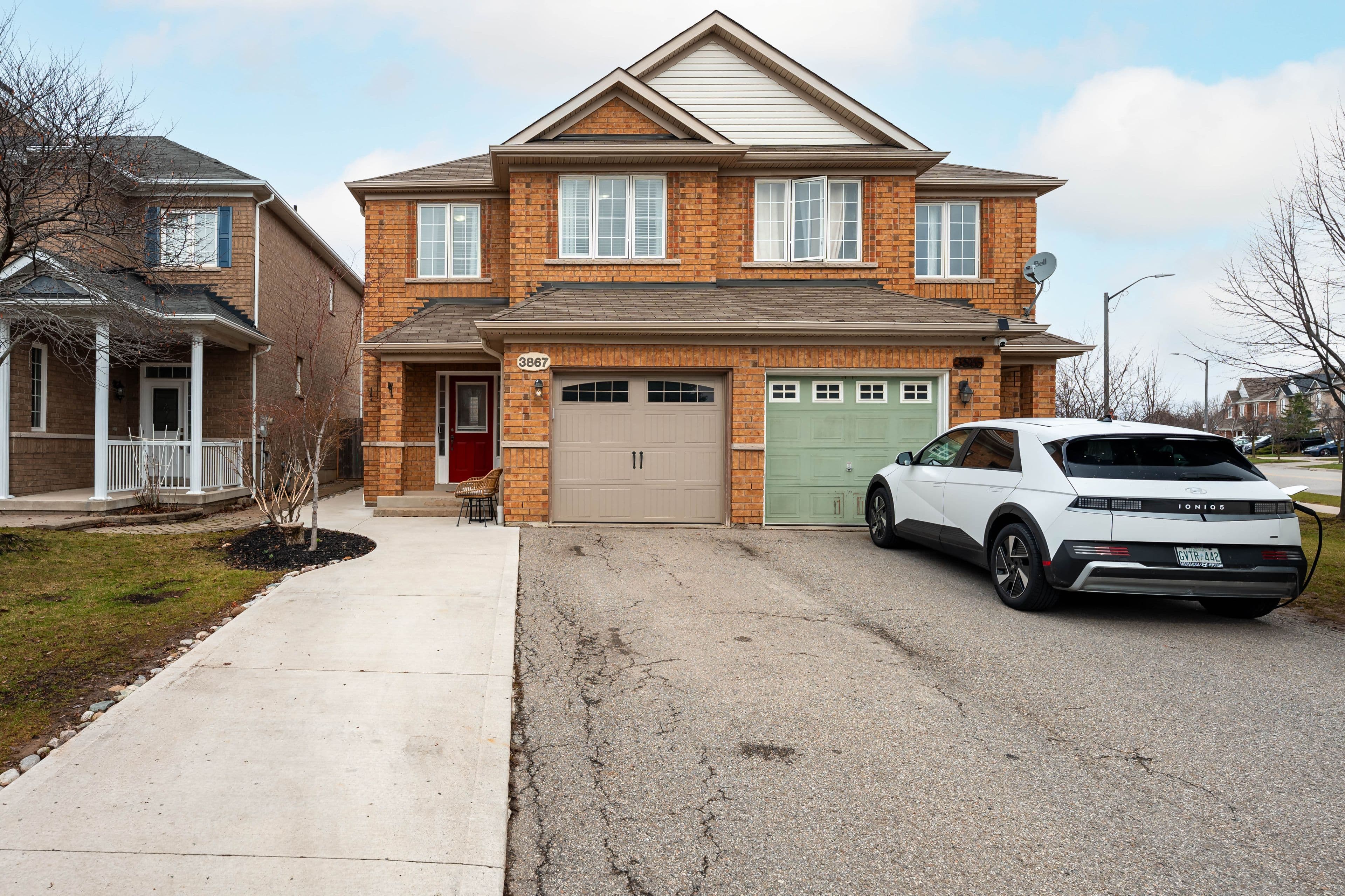 3867 Stardust Drive, Mississauga, ON L5M 7Z9