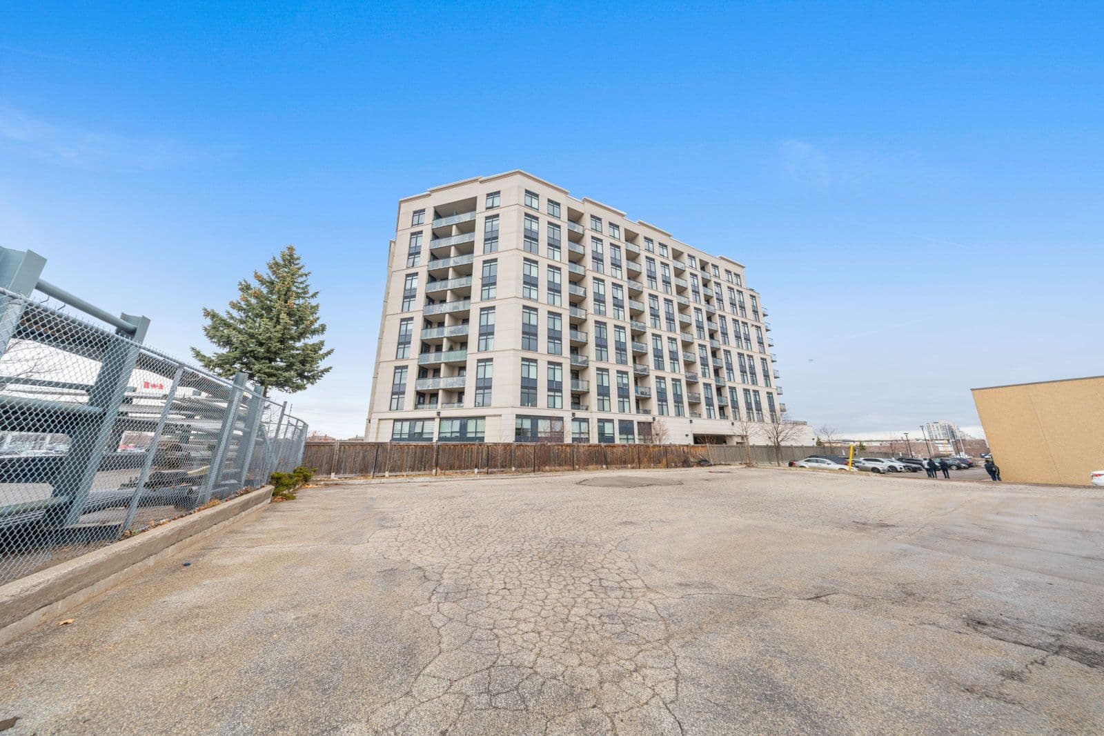 24 Woodstream Boulevard 315, Vaughan, ON L4L 8C4