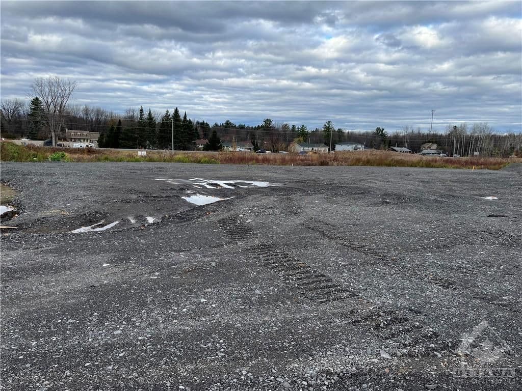 820 SUMMIT Lane, Clarence-Rockland, ON K4K 1K7