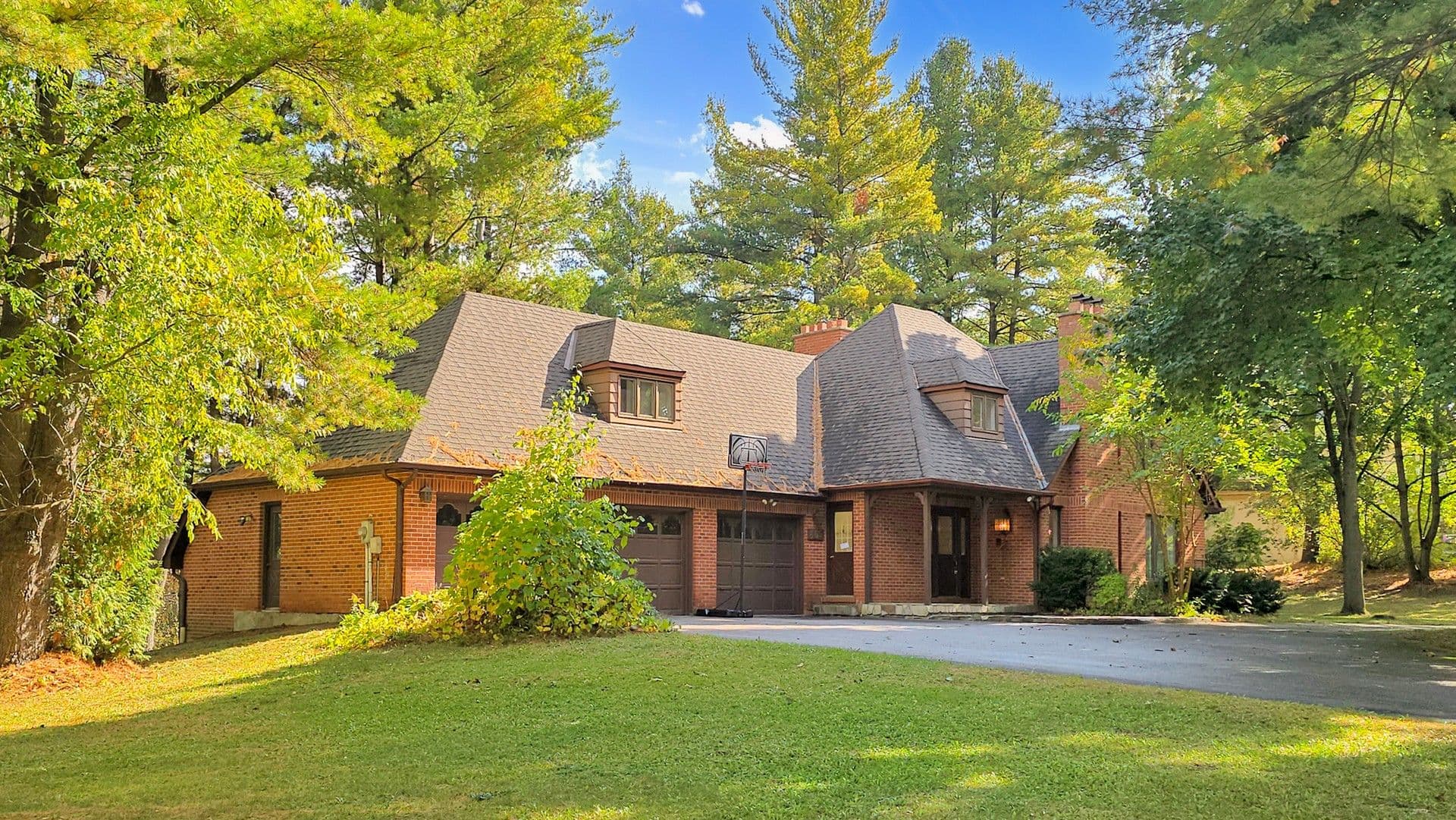 465 Woodland Acres Crescent, Vaughan, ON L6A 1G2