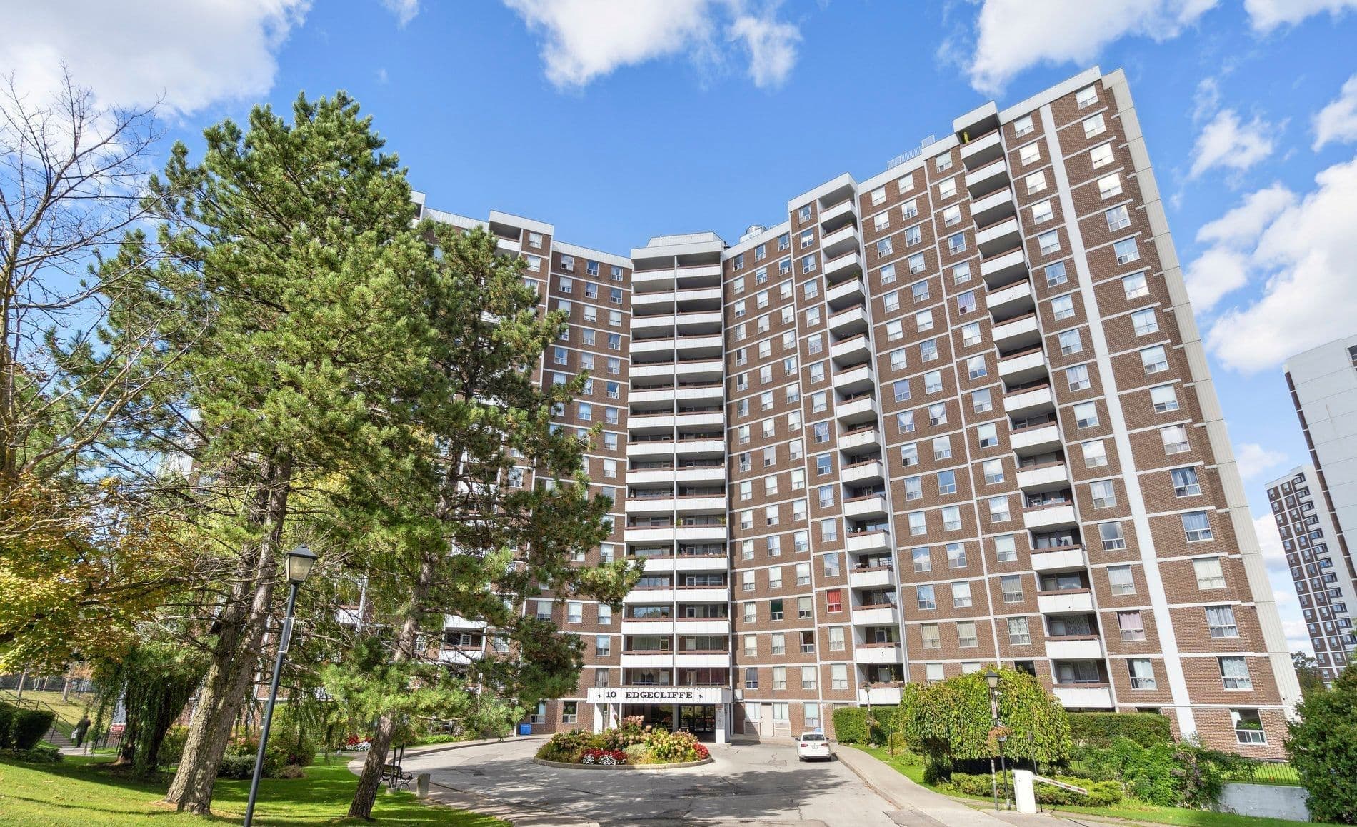 10 Edgecliff Golfway 909, Toronto C11, ON M3C 3A3