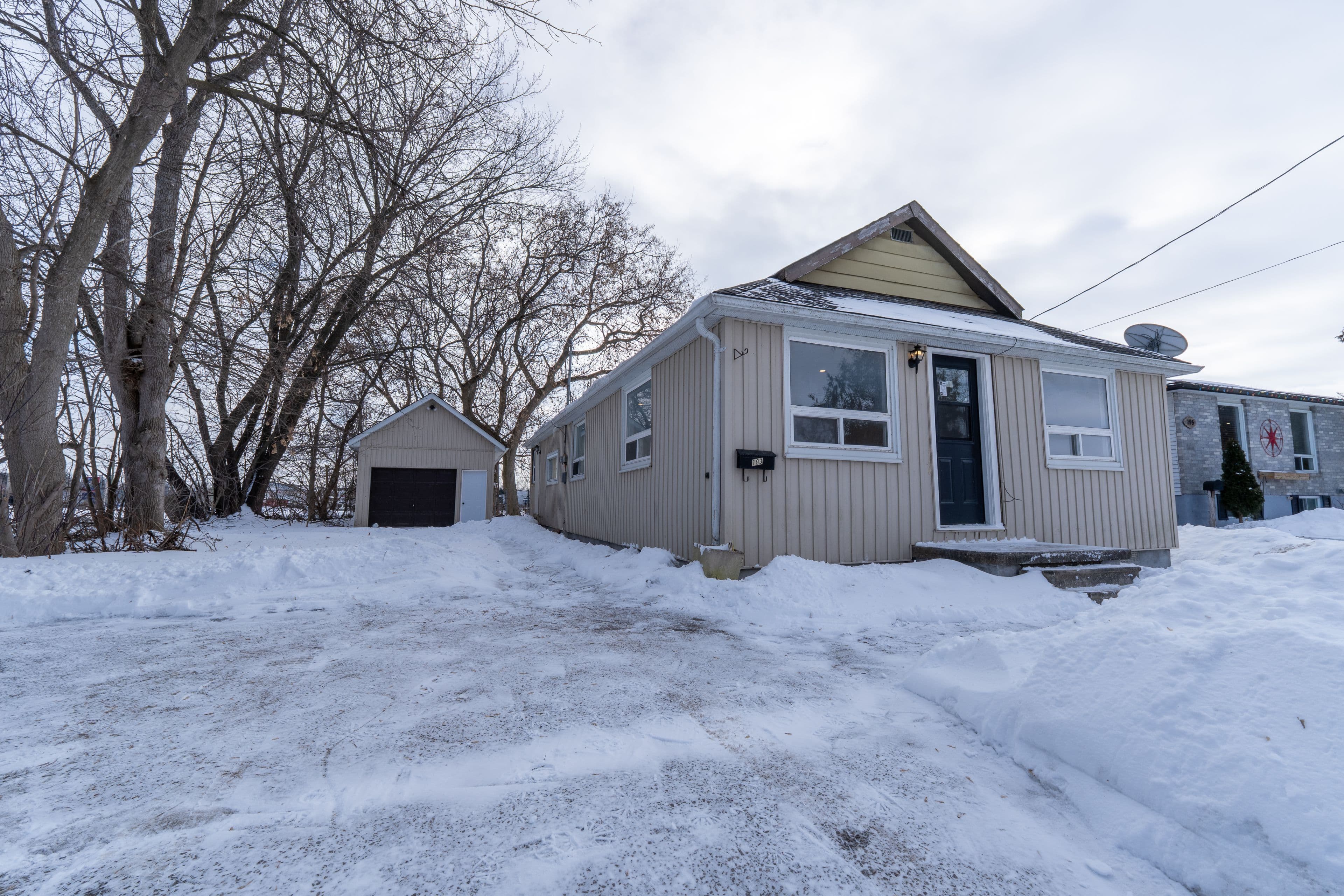 193 Cameron Crescent, Georgina, ON L4P 2N7