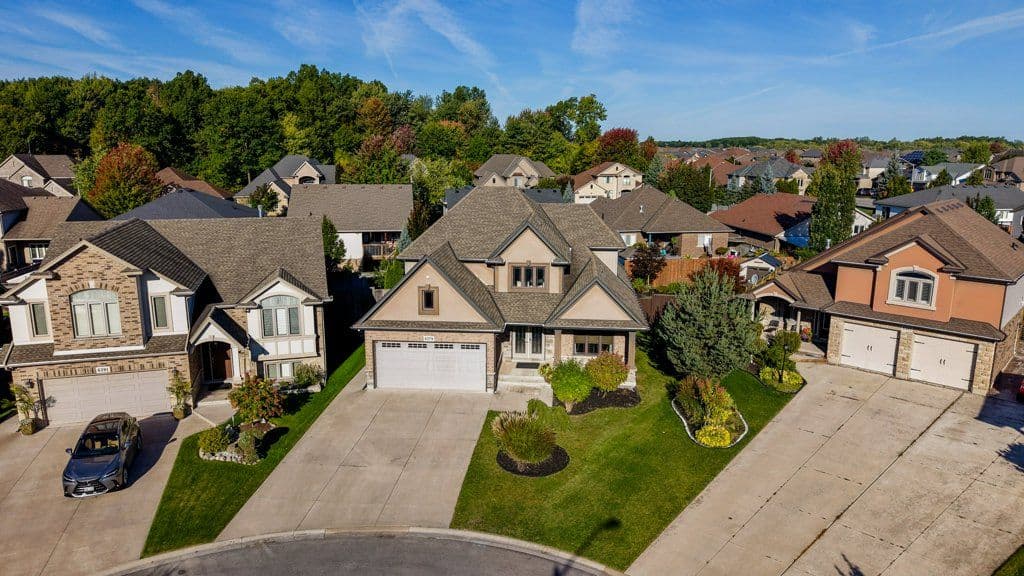 6379 Christopher Crescent, Niagara Falls, ON L2H 0B3