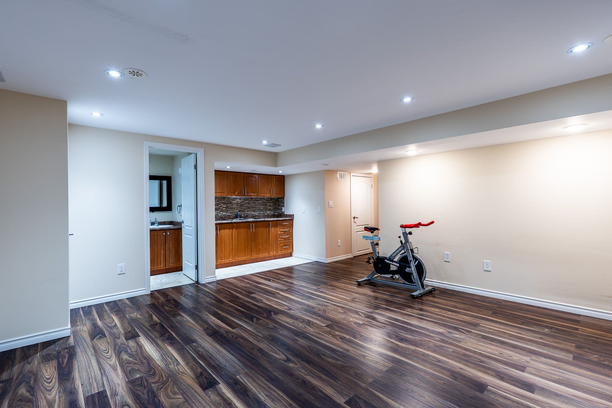 212 Southview Road, Oakville, ON L6K 2P4