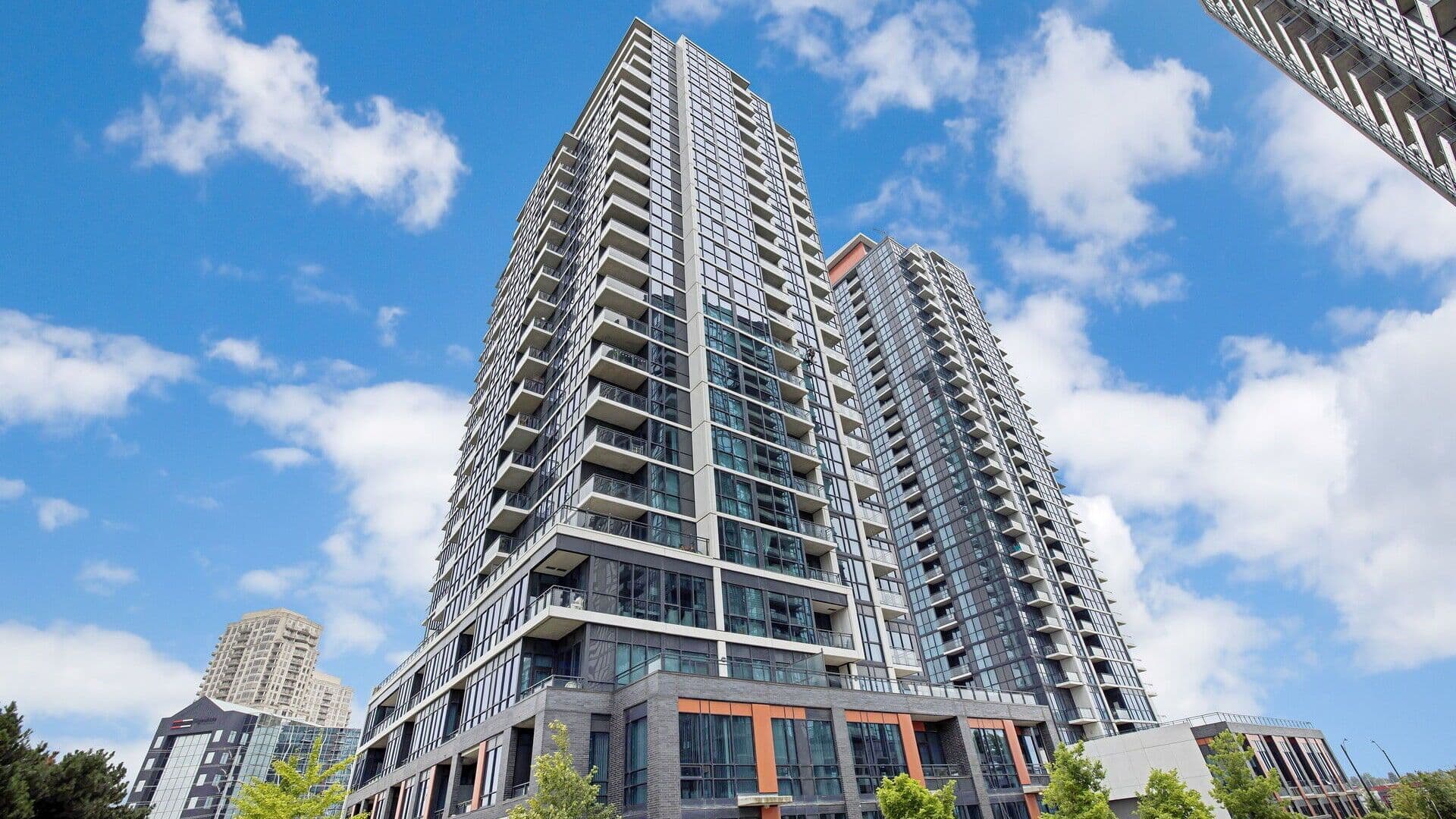 75 Eglinton Avenue W 902, Mississauga, ON L5R 0E5
