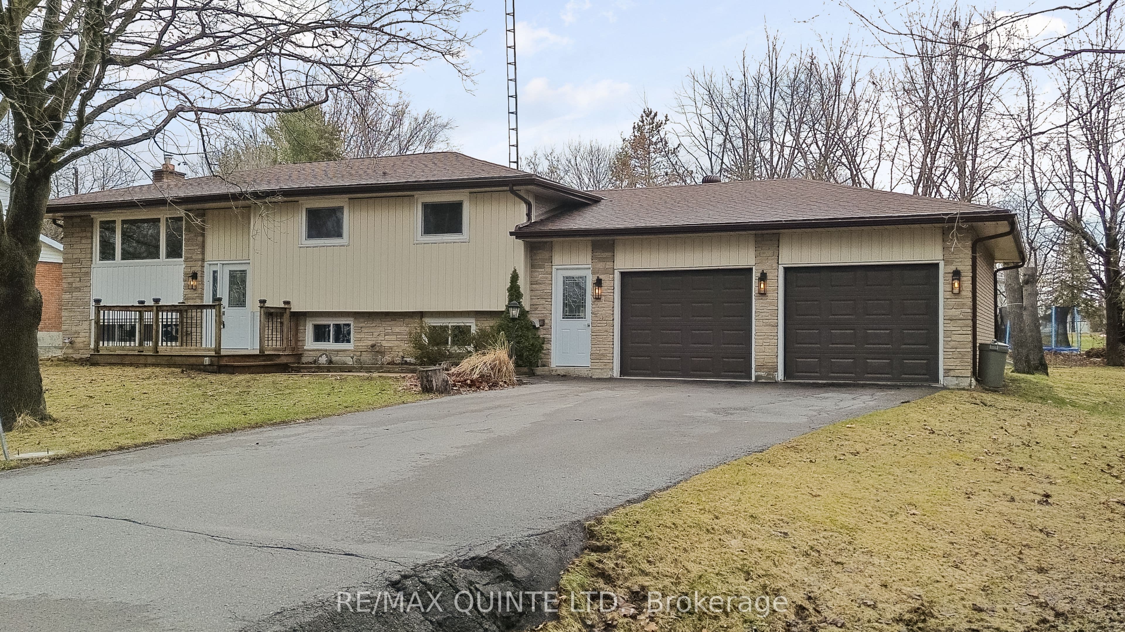 20 Taylor Drive, Prince Edward County, ON K8N 4Z7
