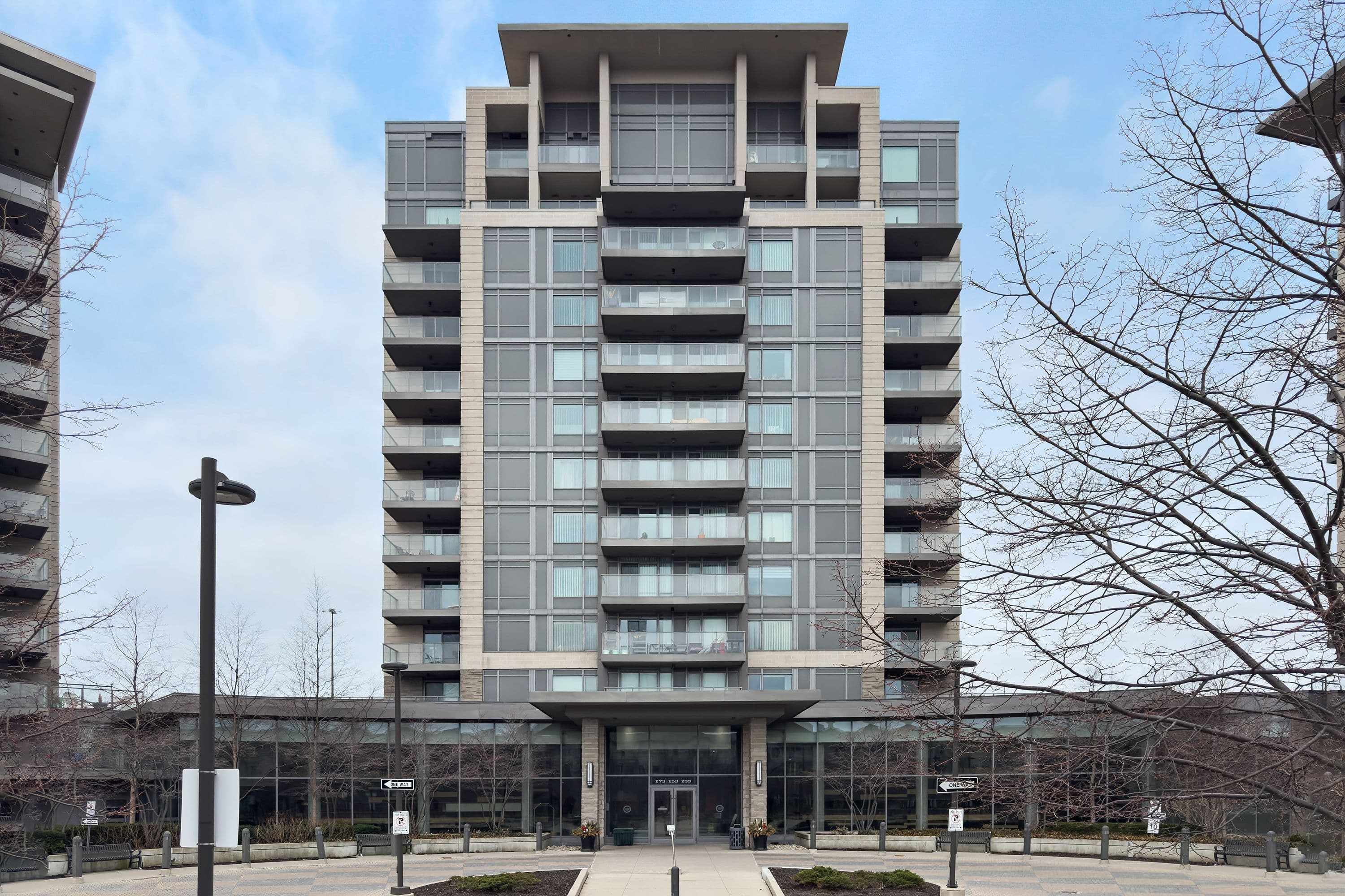 253 South Park Road 308, Markham, ON L3T 0B4