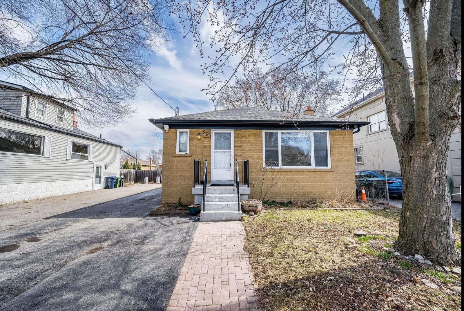 233 Beta Street Upper, Toronto W06, ON M8W 4H7