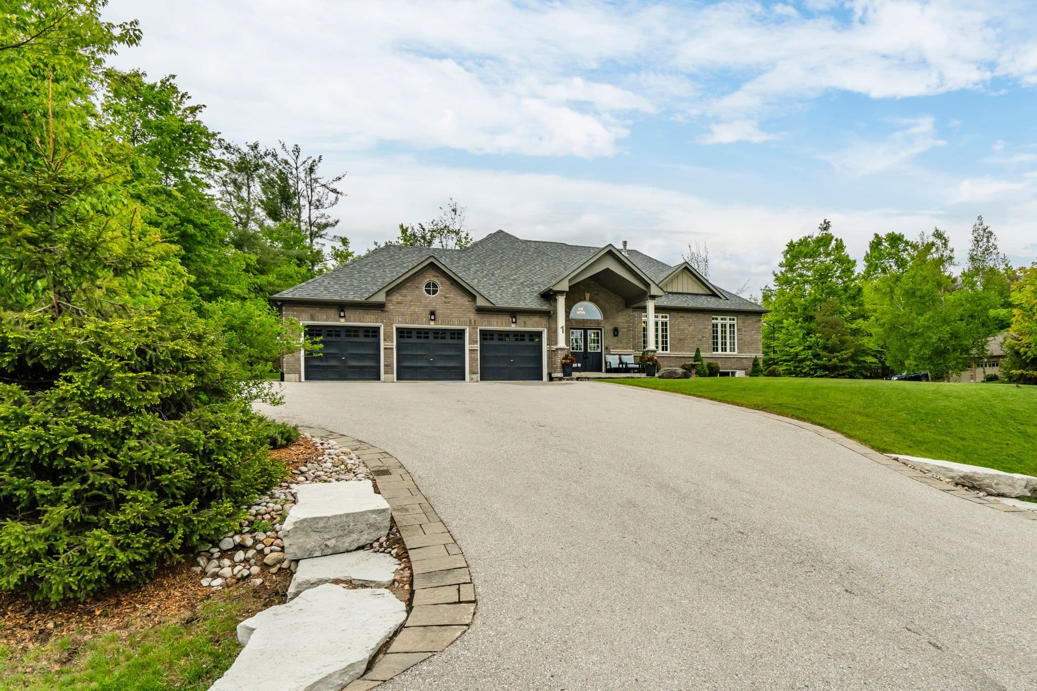 1 Topaz Court, Oro-Medonte, ON L0L 2E0