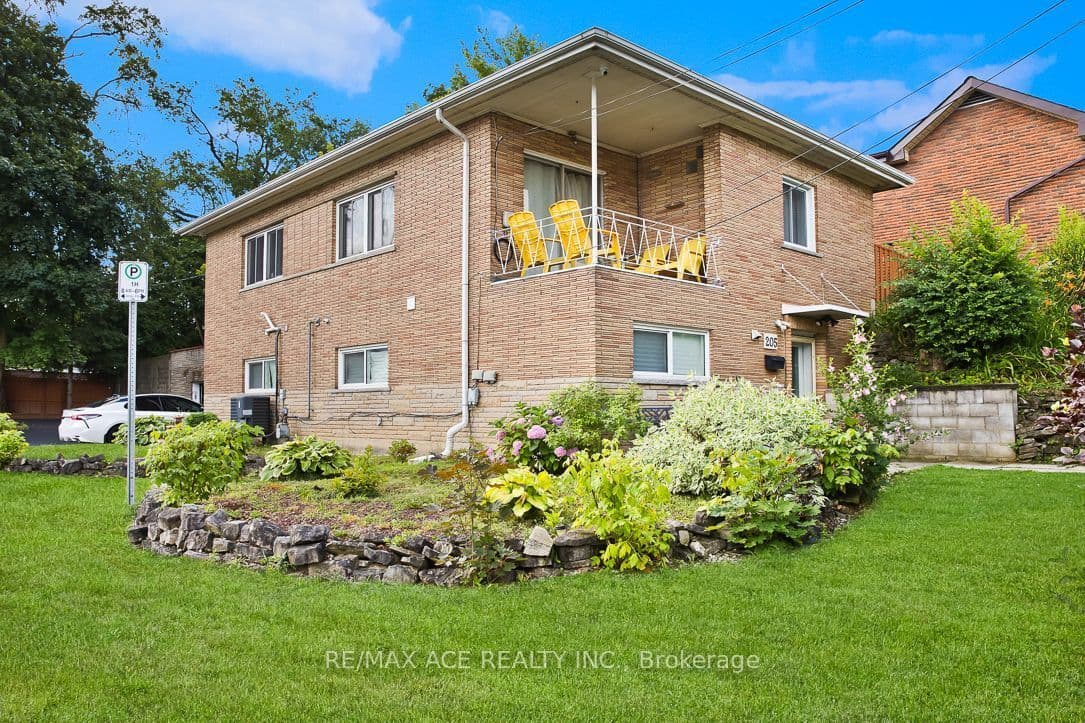 205 Emerson Street, Hamilton, ON L8S 2Y3