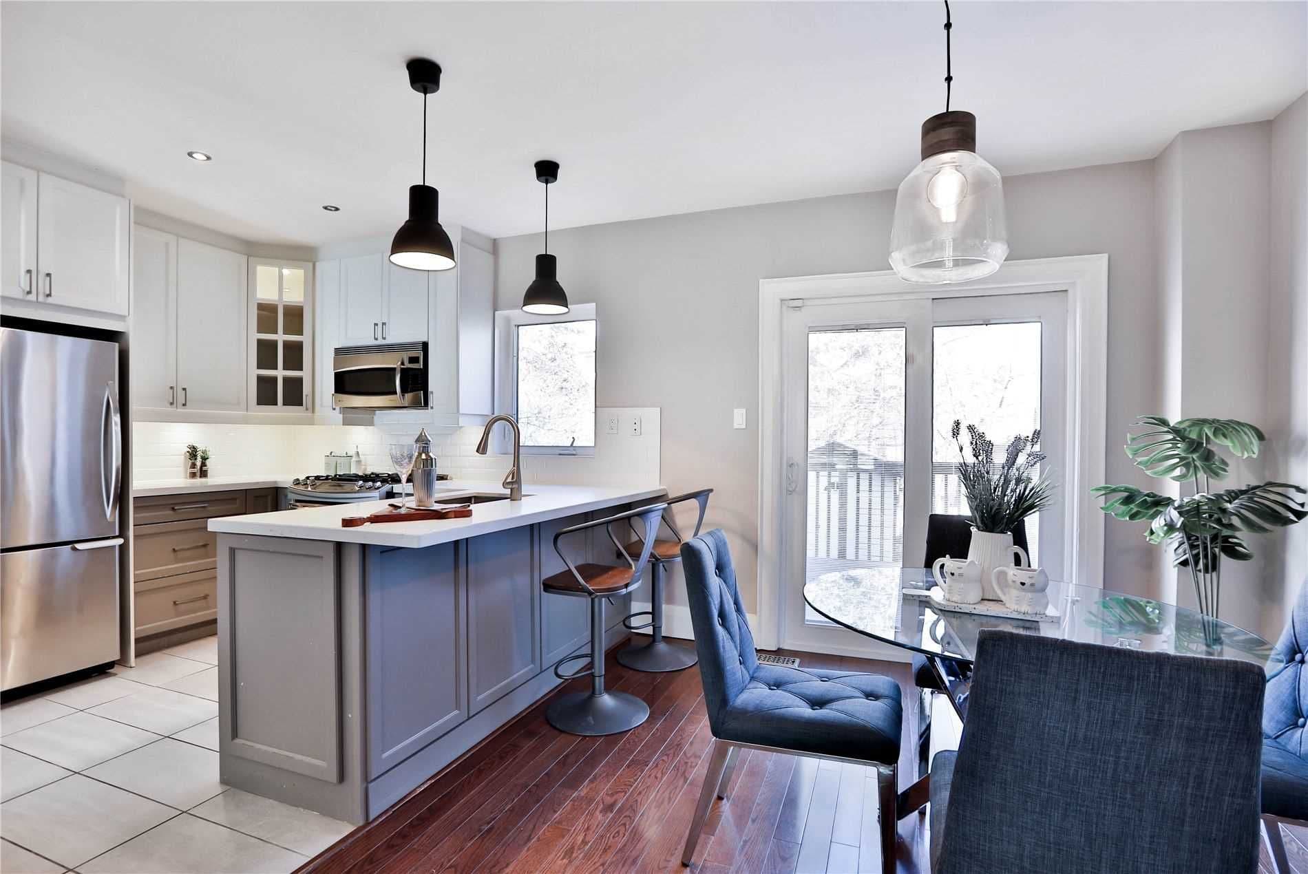 372 Roehampton Avenue, Toronto C10, ON M4P 1S4