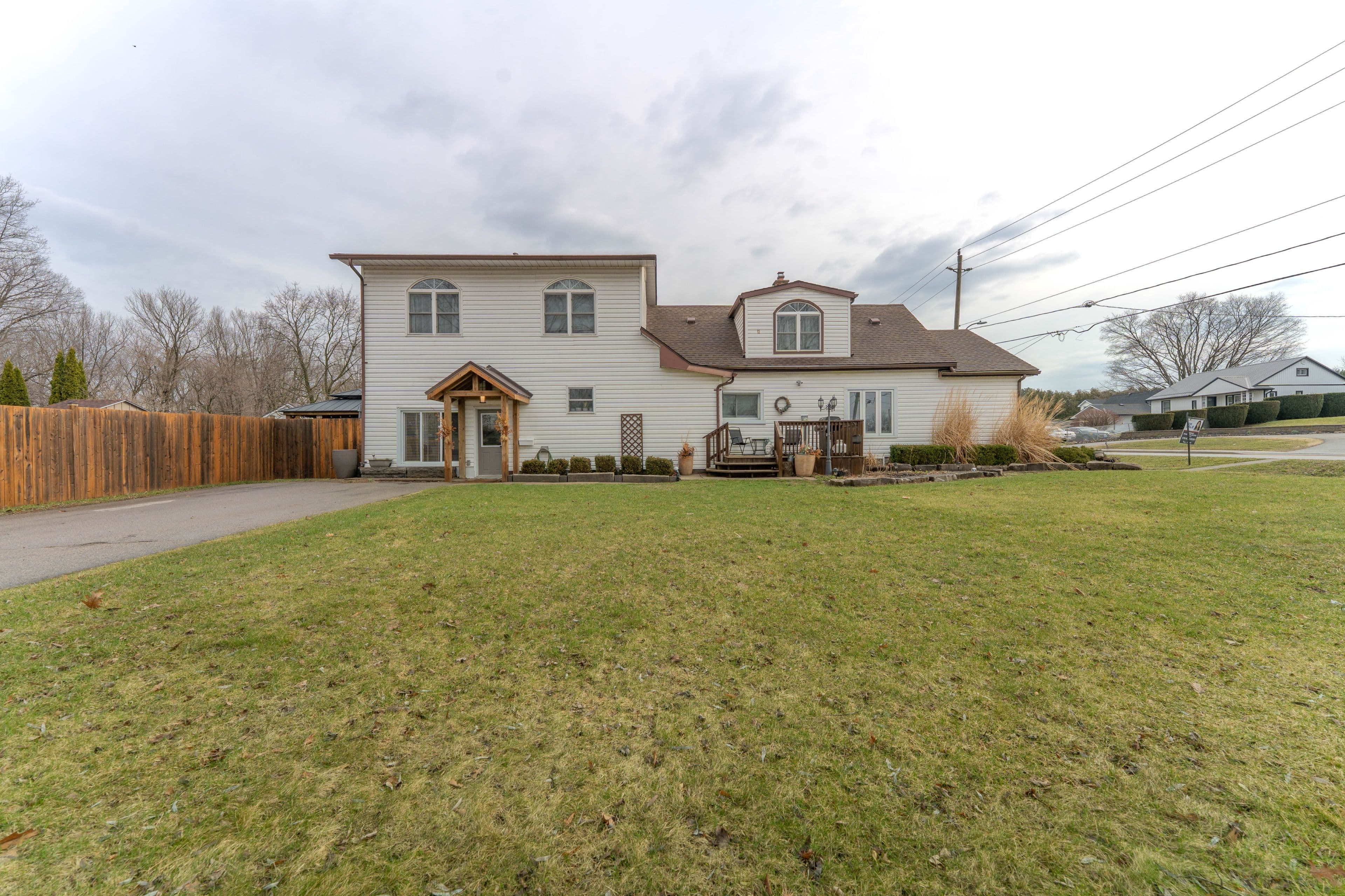 13 Potters Road N, Tillsonburg, ON N4G 2G9