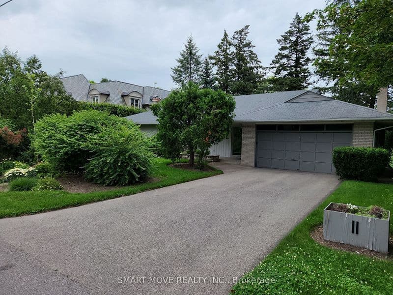 11 Valecrest Drive, Toronto W08, ON M9A 4P4