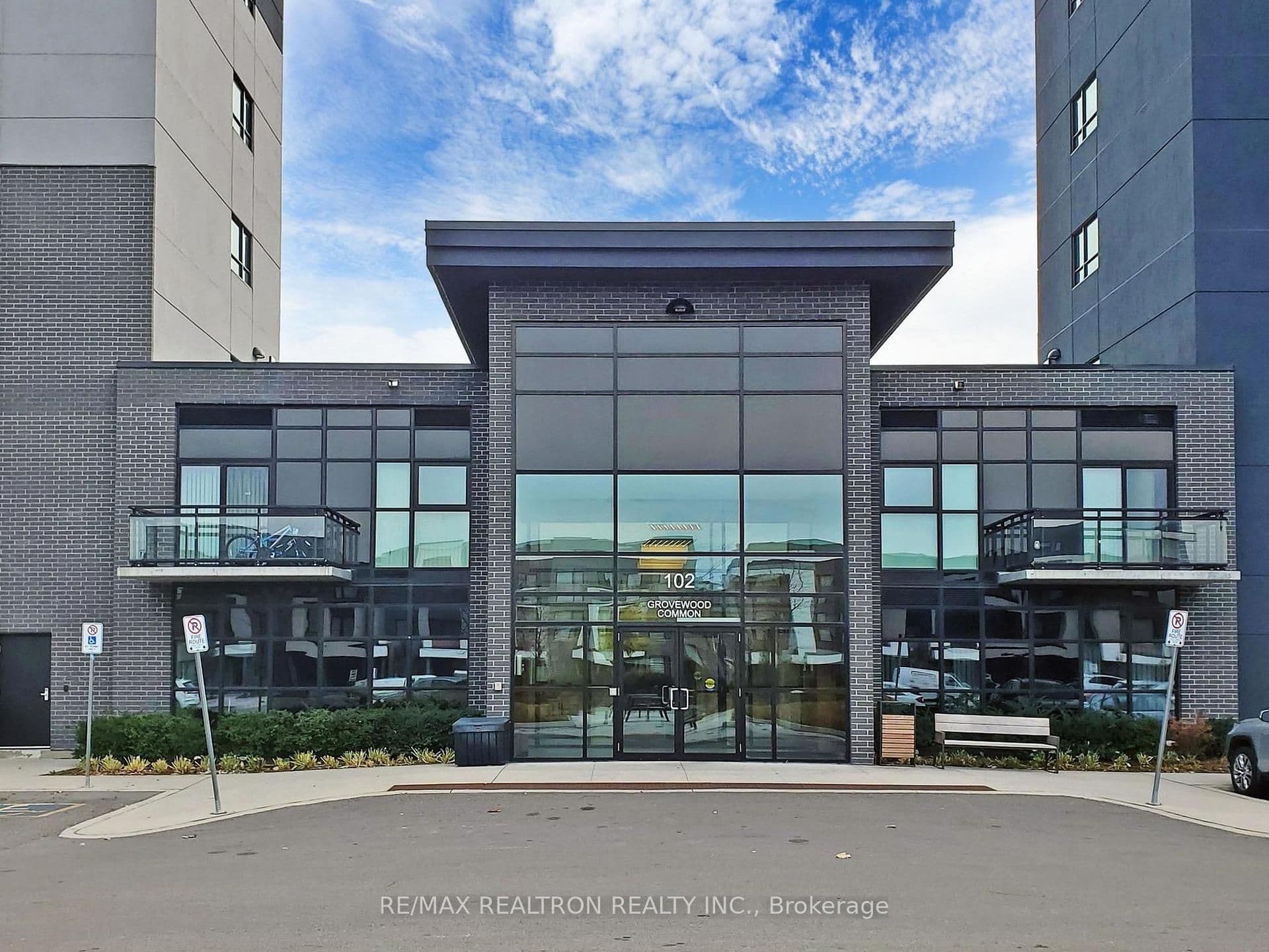 102 Grovewood Common Crescent 332, Oakville, ON L6H 0X2