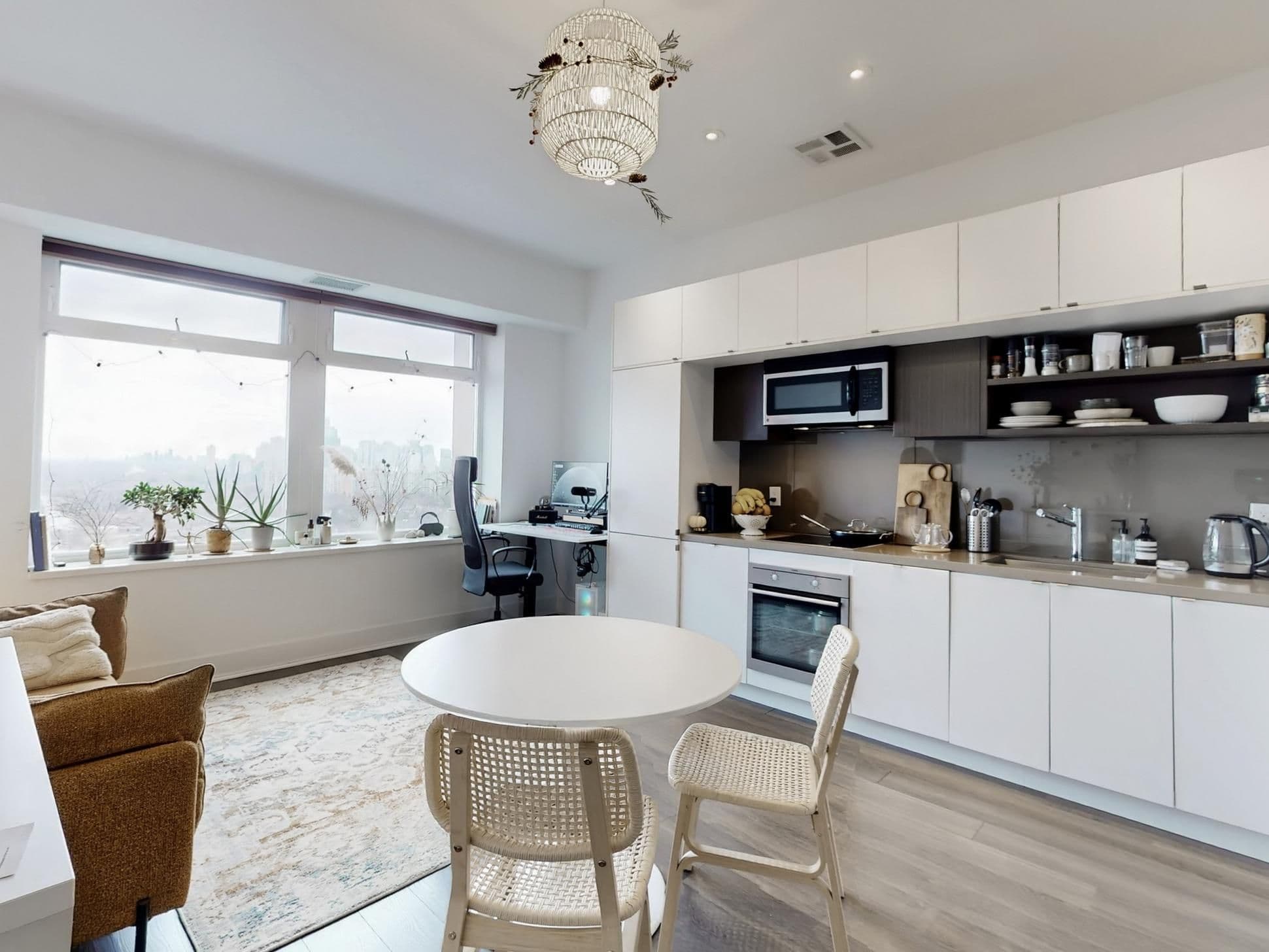 111 St. Clair Avenue W 1623, Toronto C02, ON M5R 3J8