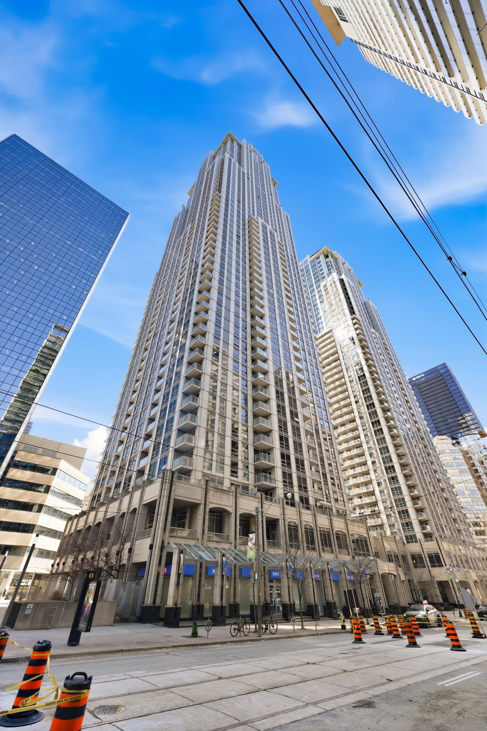 763 Bay Street 2411, Toronto C01, ON M5G 2R3