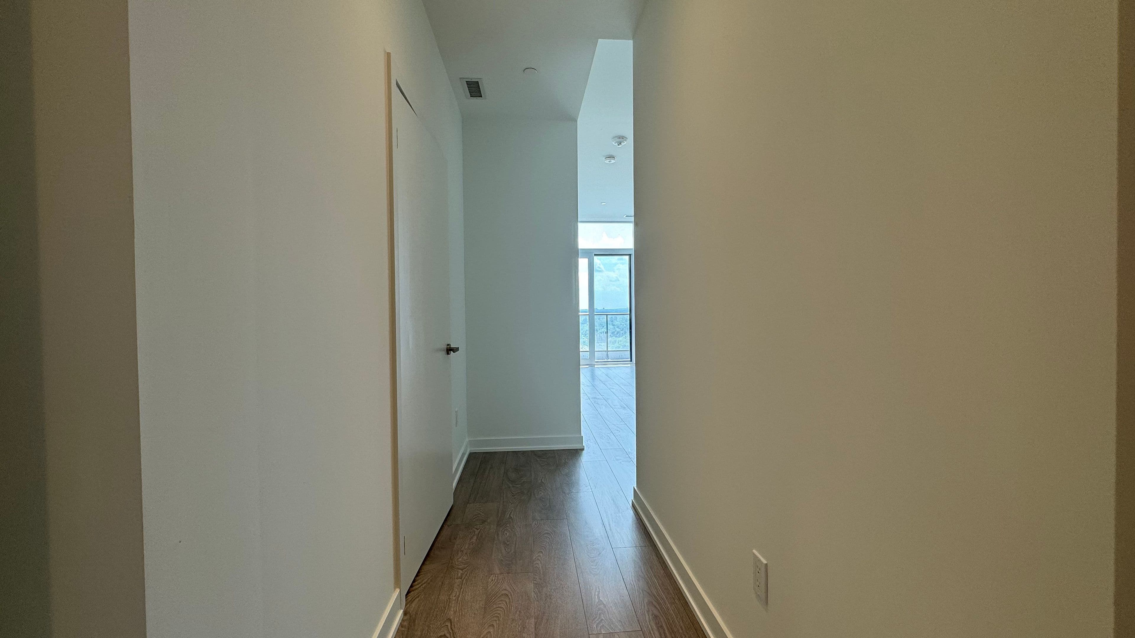 28 Ann Street 1502, Mississauga, ON L5G 0E1