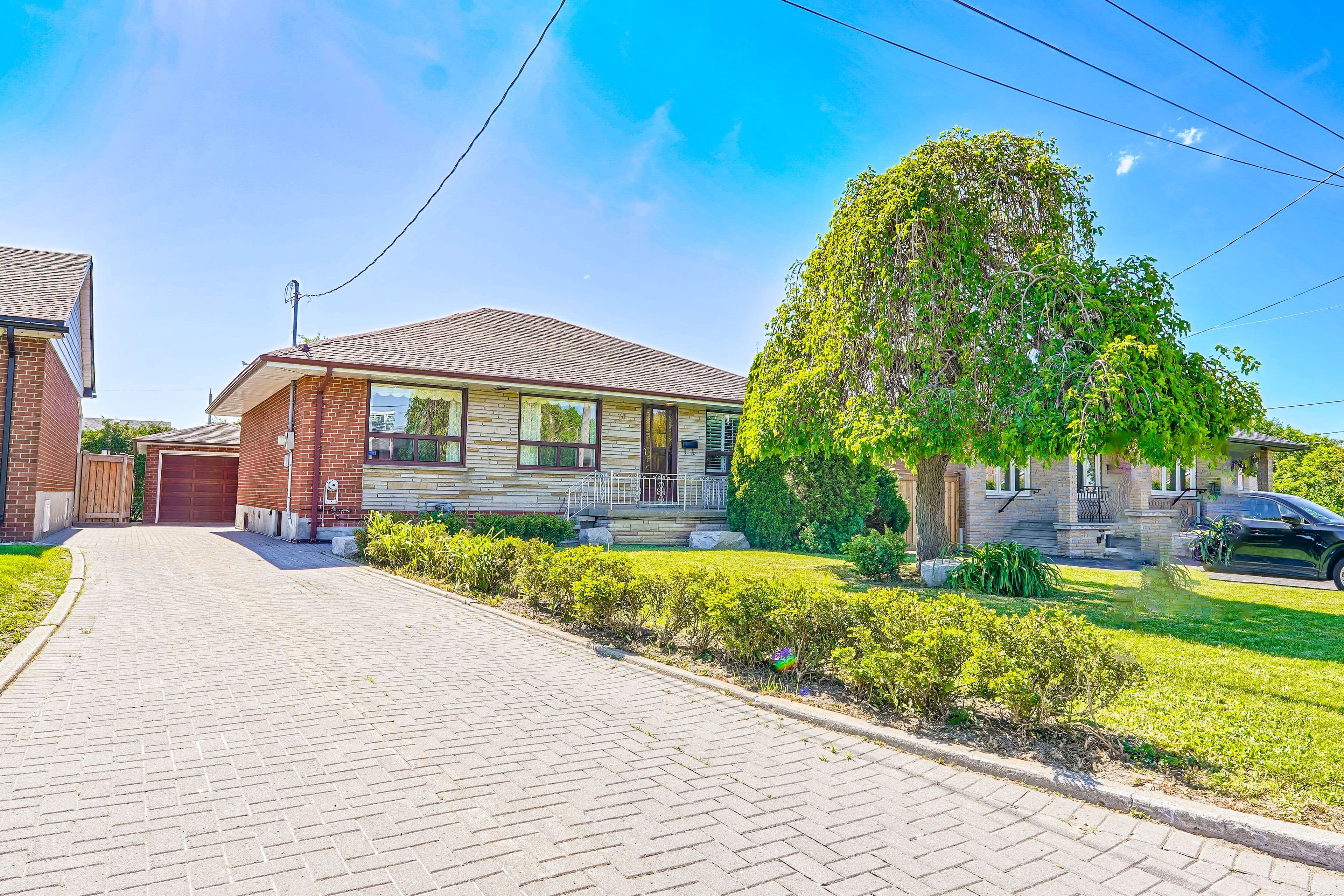 28 Renshaw Street, Toronto W05, ON M3M 2C8