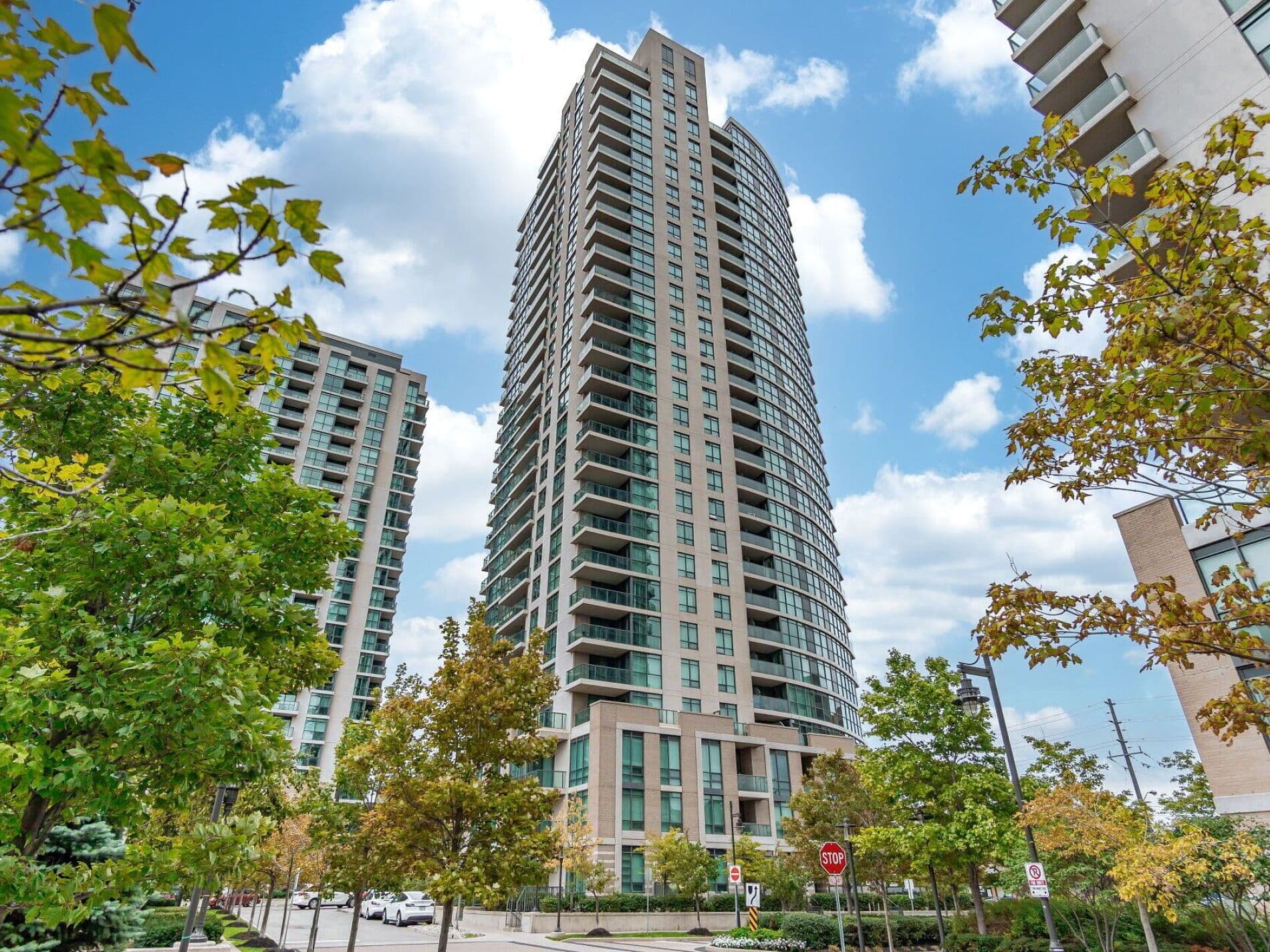 215 Sherway Gardens Road E 1001, Toronto W08, ON M9C 0A4