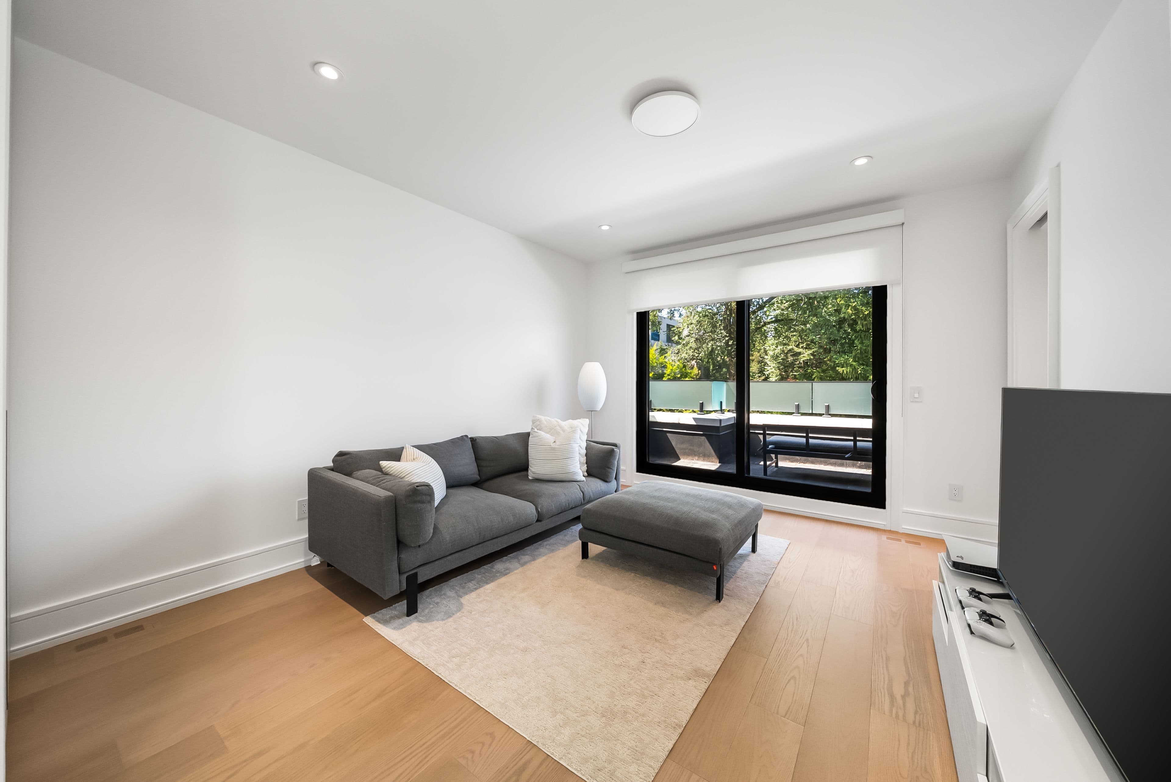 734 Avenue Road, Toronto C03, ON M5P 2K1