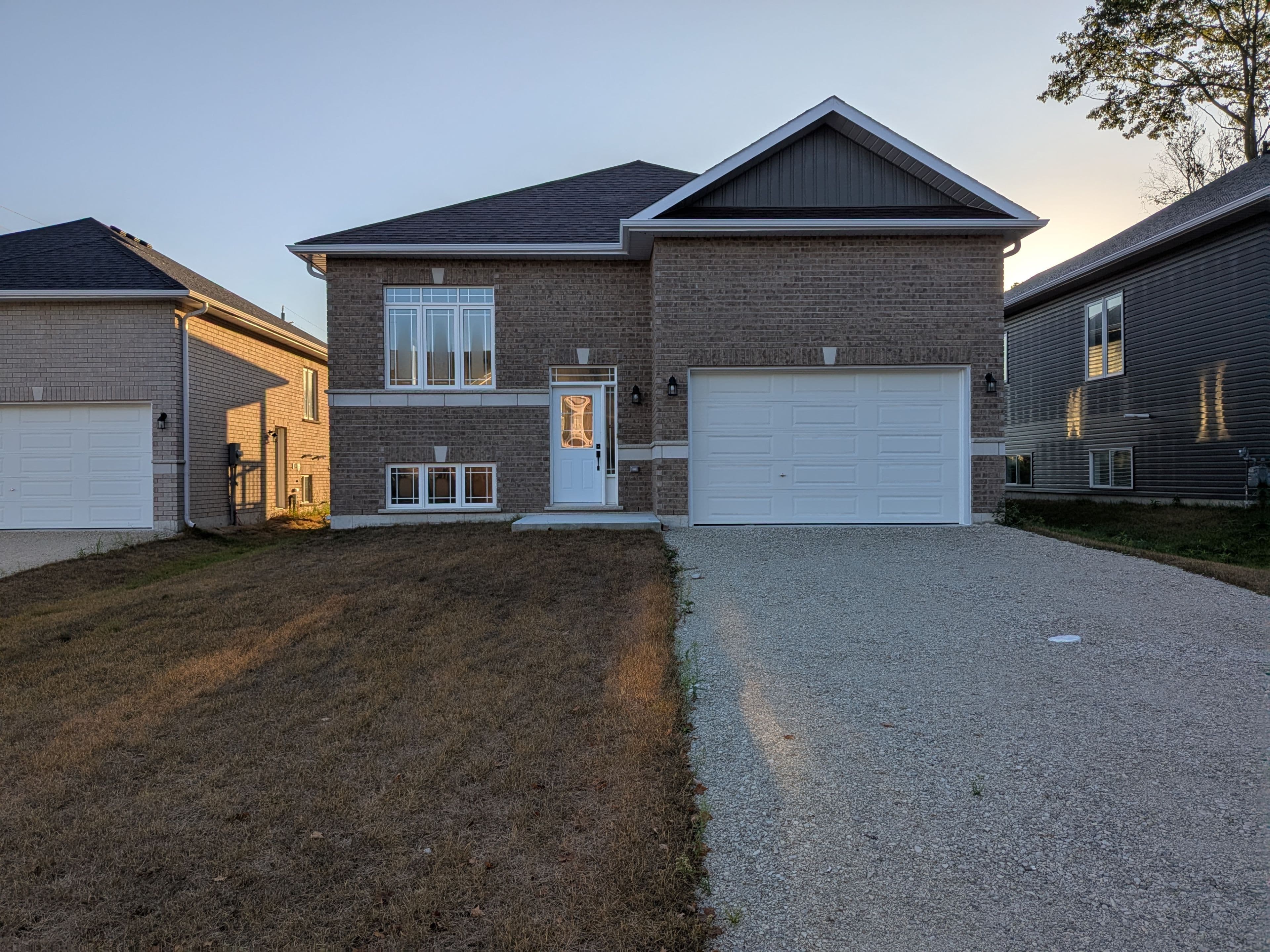 4 JOANNE Crescent, Wasaga Beach, ON L9Z 0S2