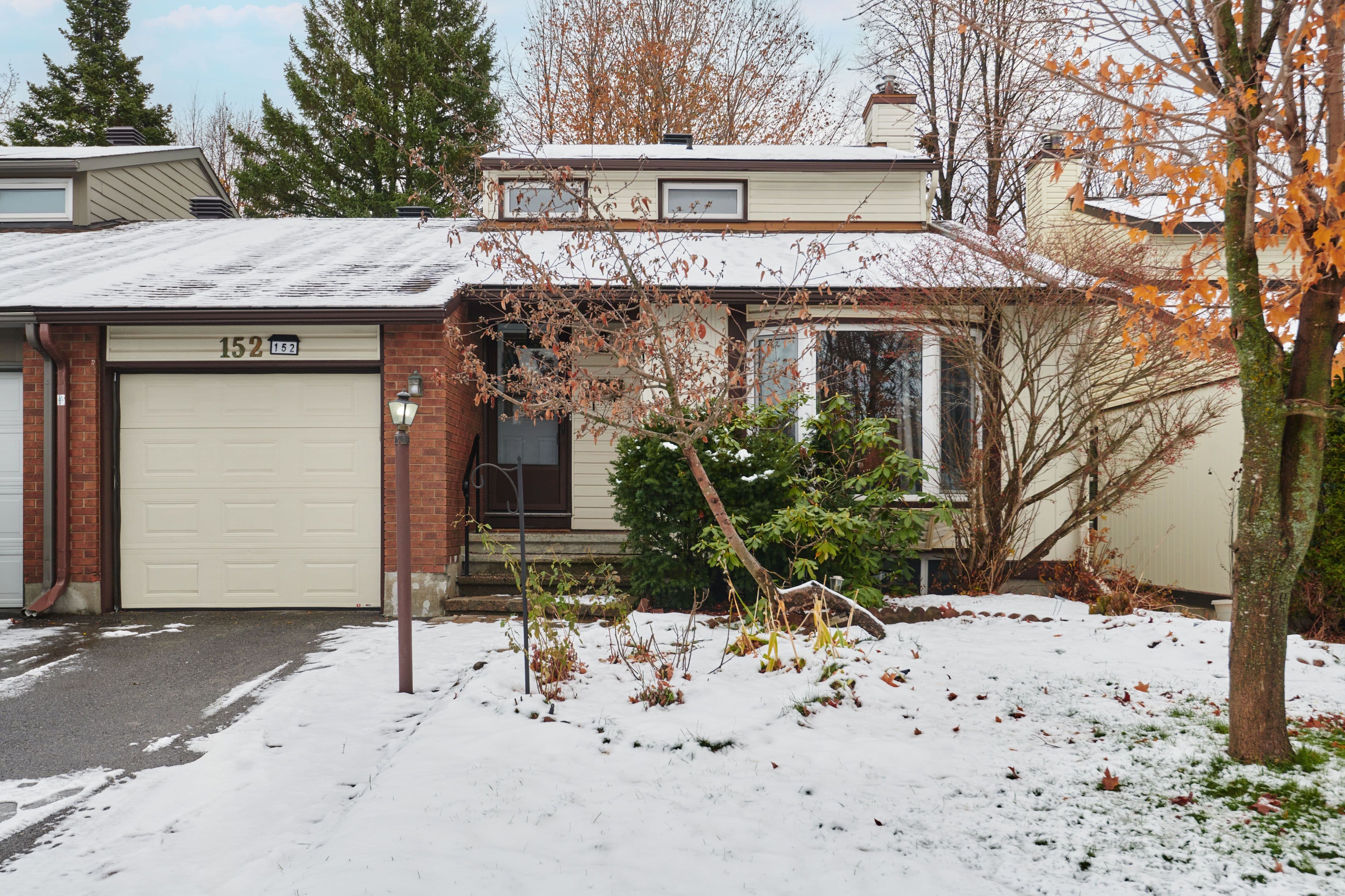 152 Burnetts Grove Circle, Barrhaven, ON K2J 1S9