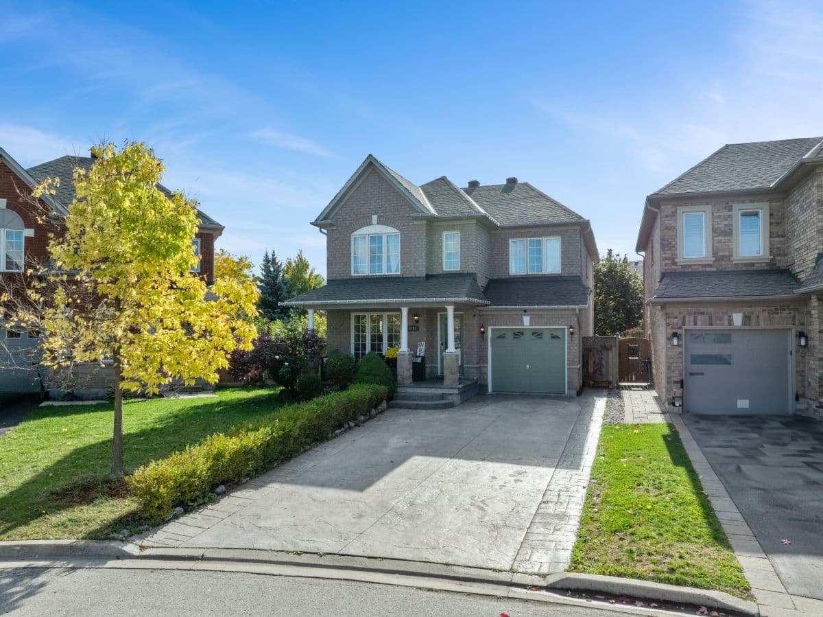 2182 Meadowglen Drive, Oakville, ON L6M 4C9