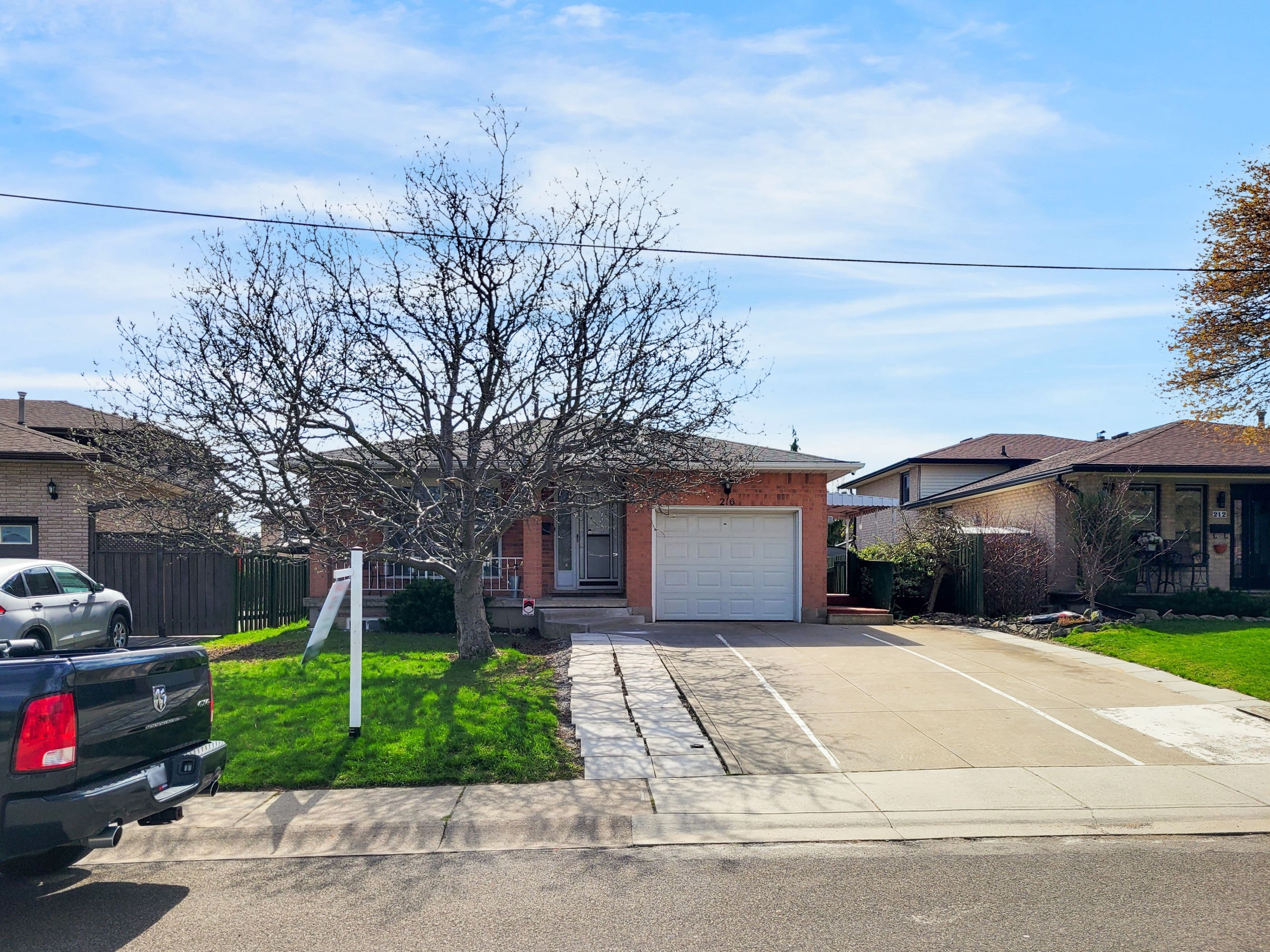 216 Ravenbury Drive, Hamilton, ON L8W 2J1