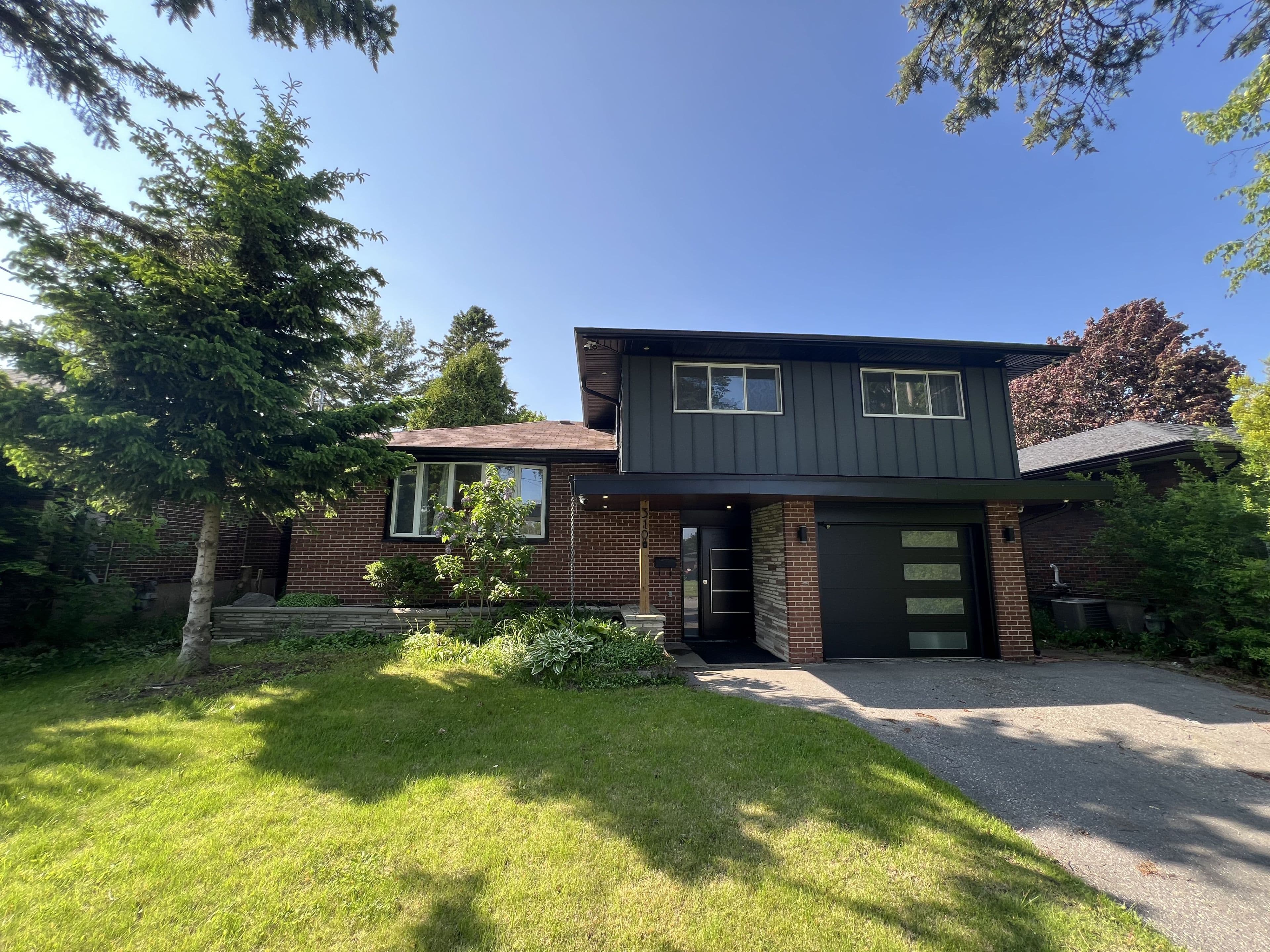 310 Admiral Road, Oshawa, ON L1J 3A5