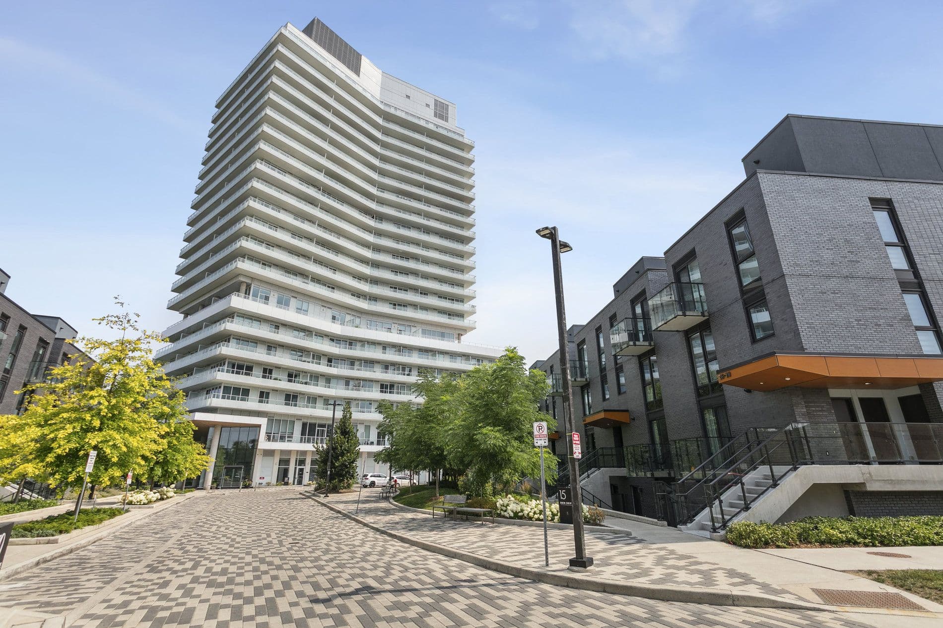 20 Brin Drive 604, Toronto W08, ON M8X 0B2