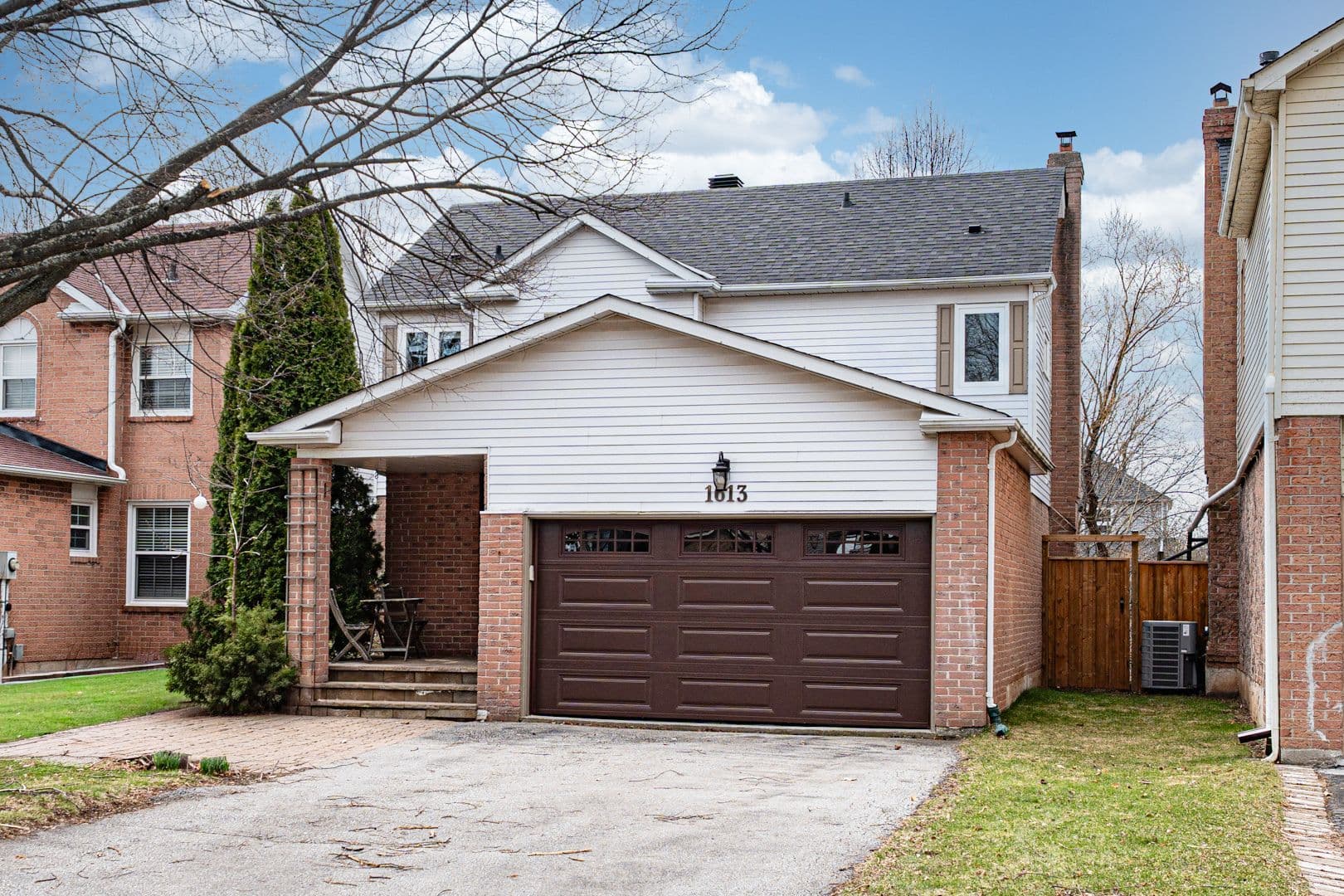 1613 Greenbriar Drive, Oakville, ON L6M 1Y3