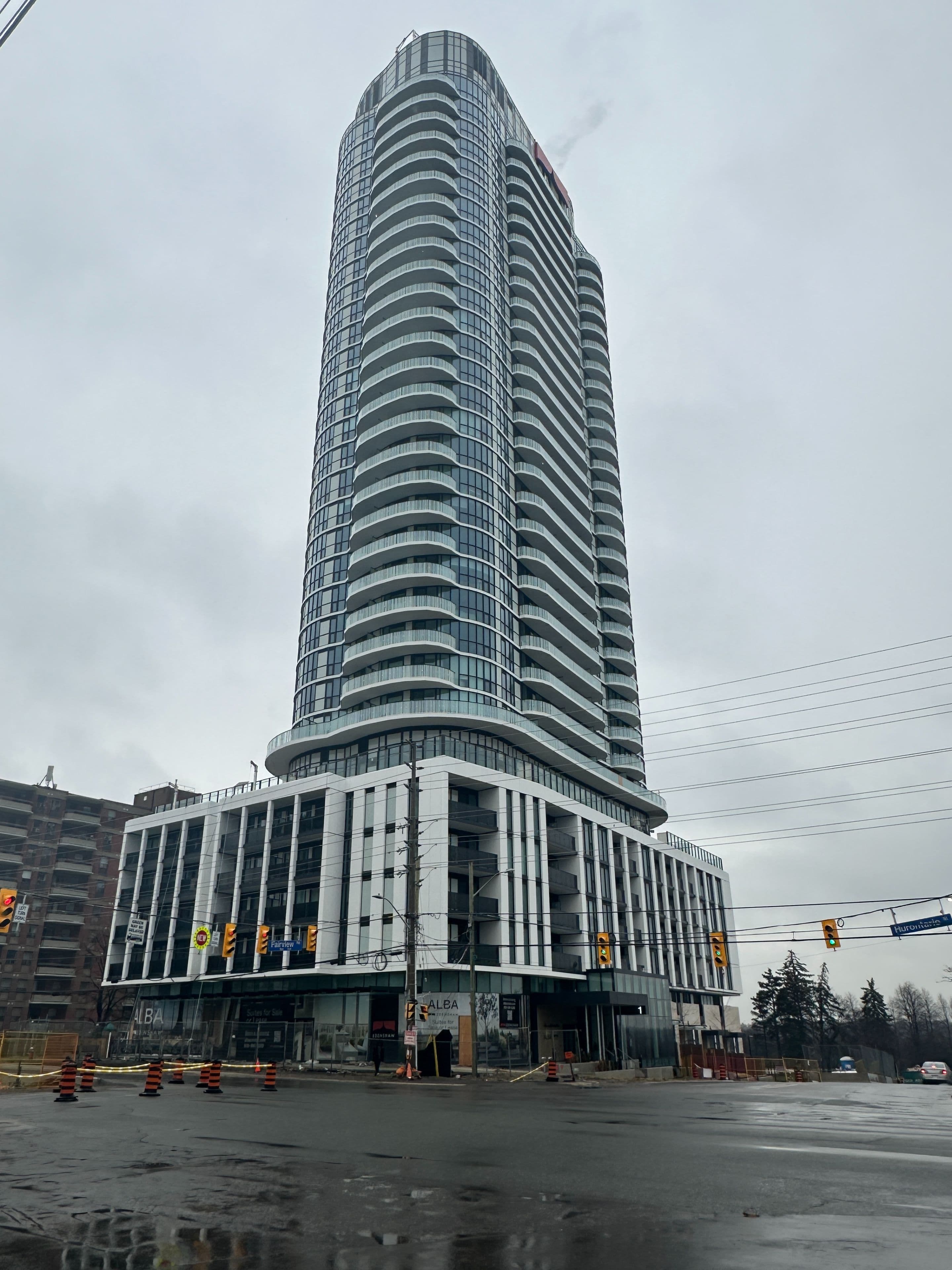 1 Fairview Road E 2310, Mississauga, ON L5A 4C6