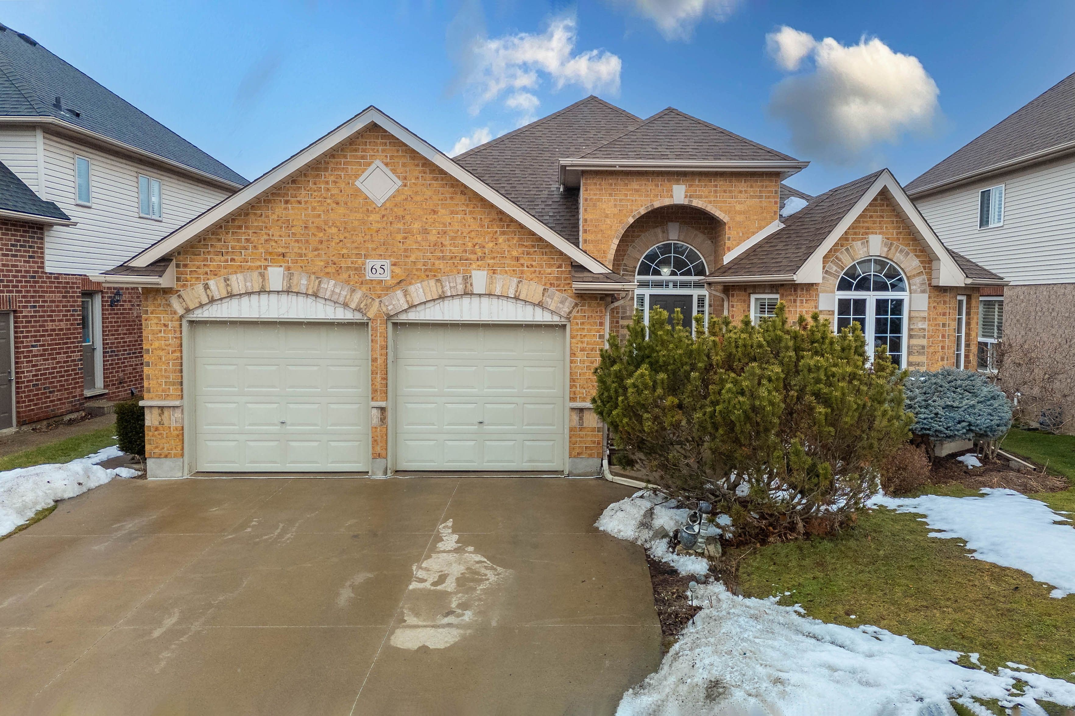 65 MCCAFFERY Crescent, St. Catharines, ON L2S 3Y6