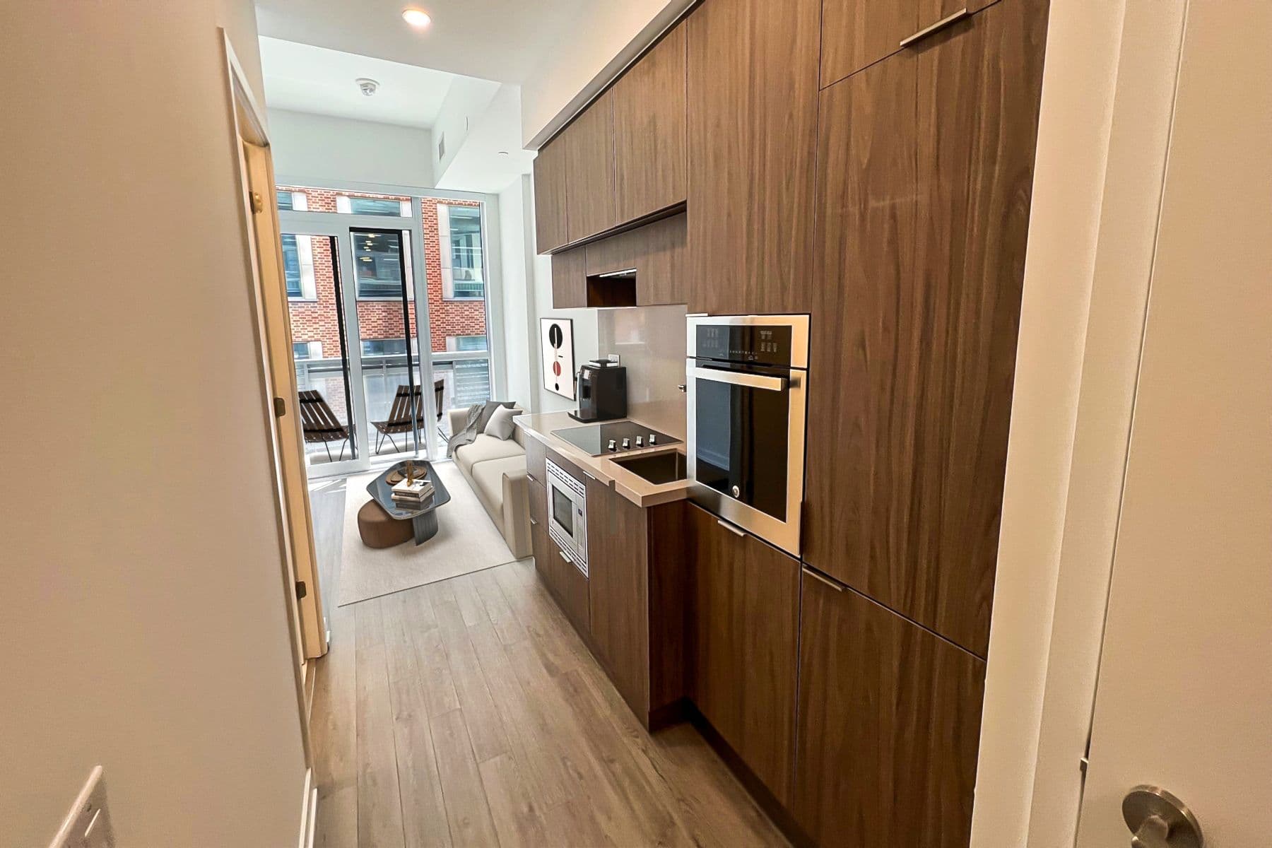 39 Roehampton Avenue 404, Toronto C10, ON M4P 0G1