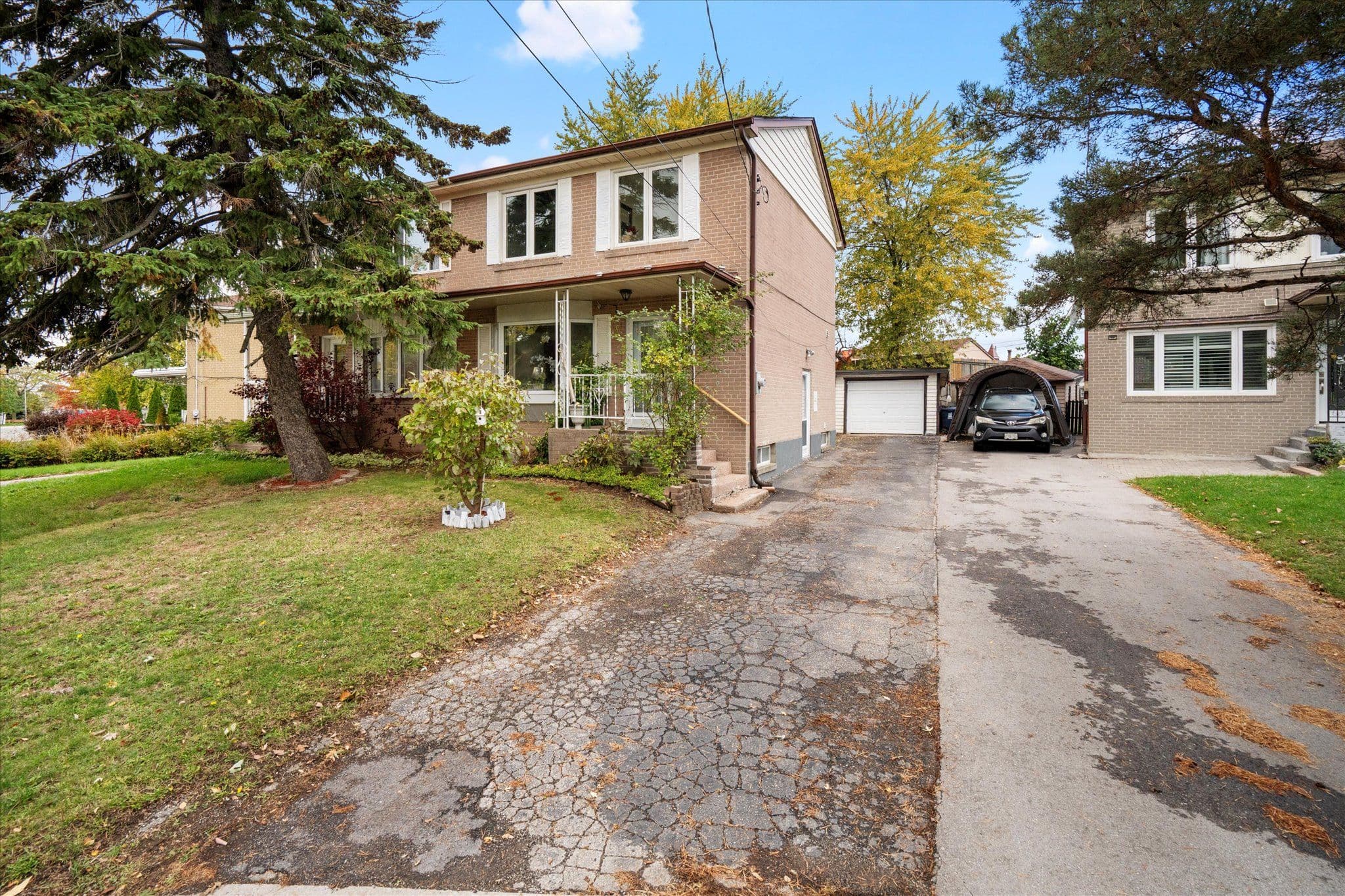12 Ellendale Drive, Toronto E04, ON M1P 1N2