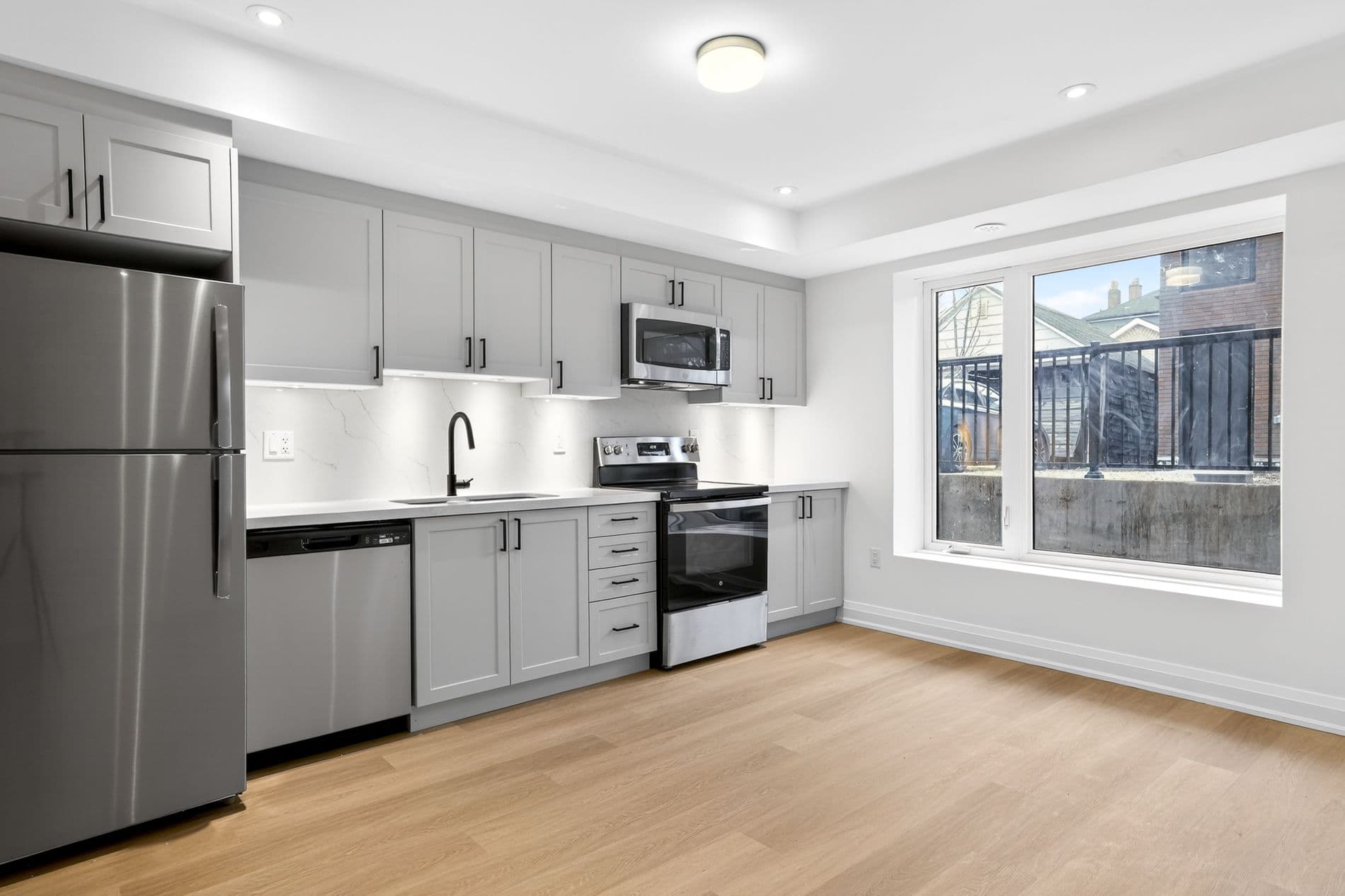 218 Aileen Avenue A, Toronto W03, ON M6M 1G4