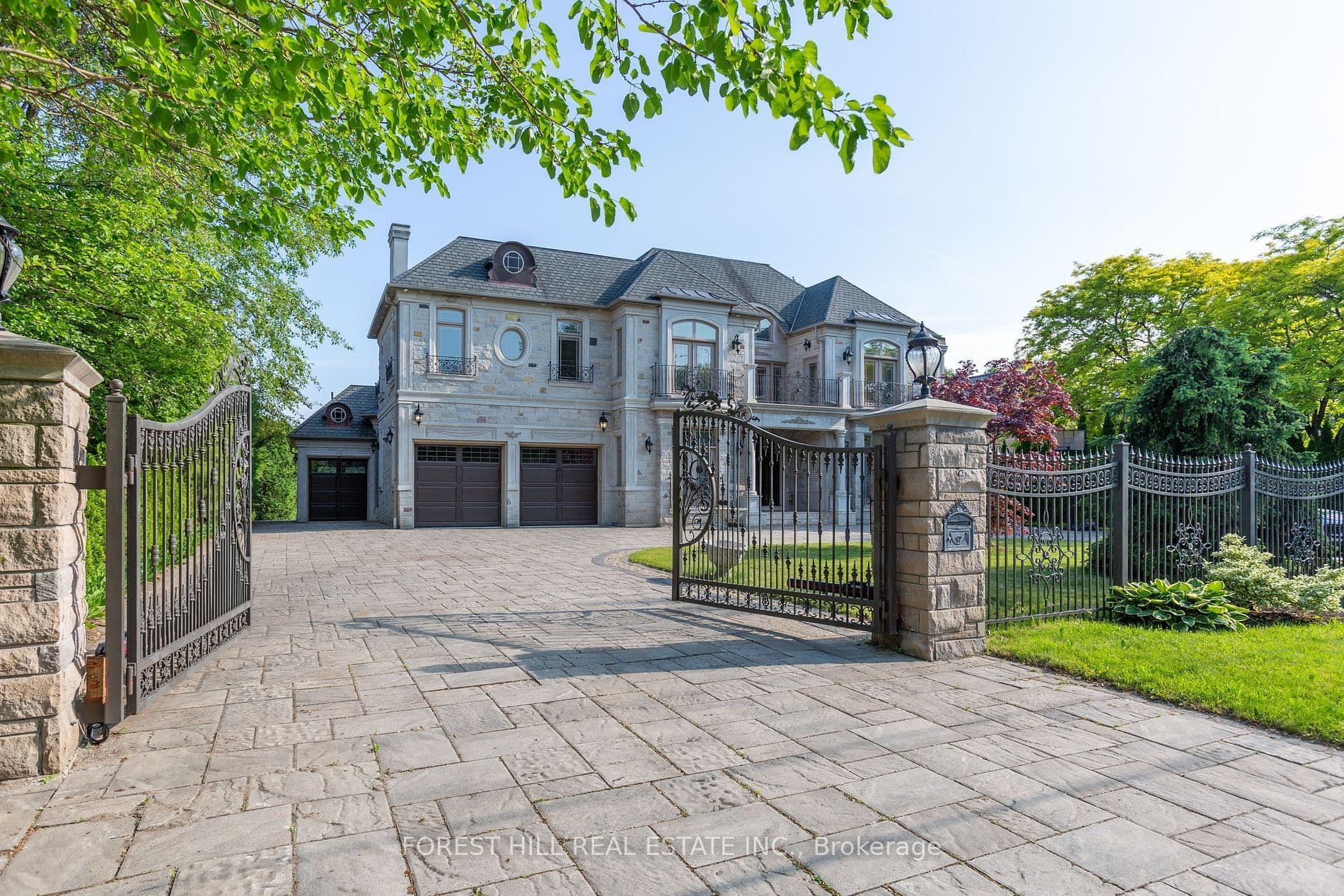4 Fifeshire Road, Toronto C12, ON M2L 2G5