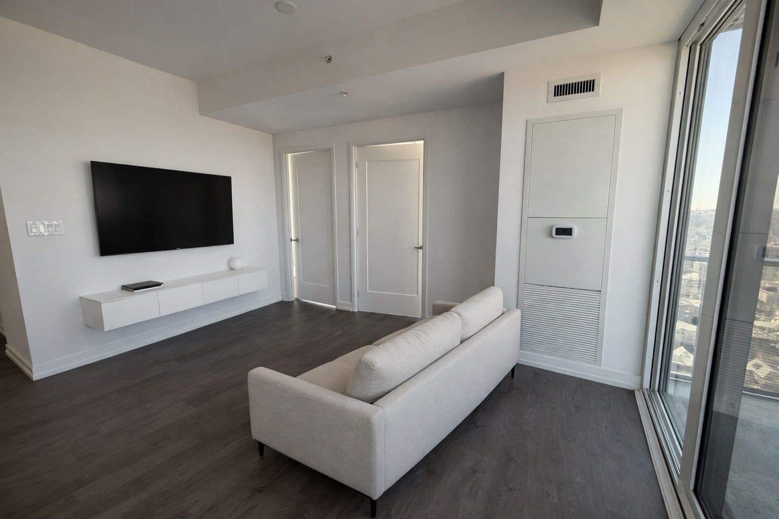 75 James Street S 2814, Hamilton, ON L8P 4V8