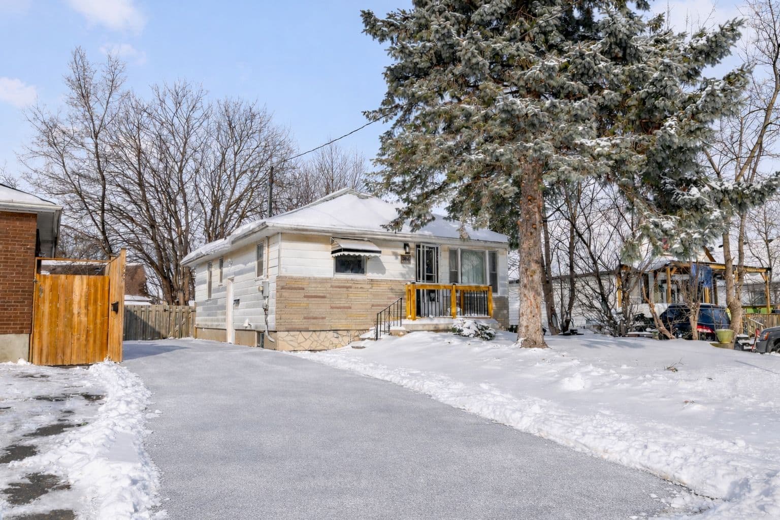 316 Pacific Avenue Main, Oshawa, ON L1J 1V7