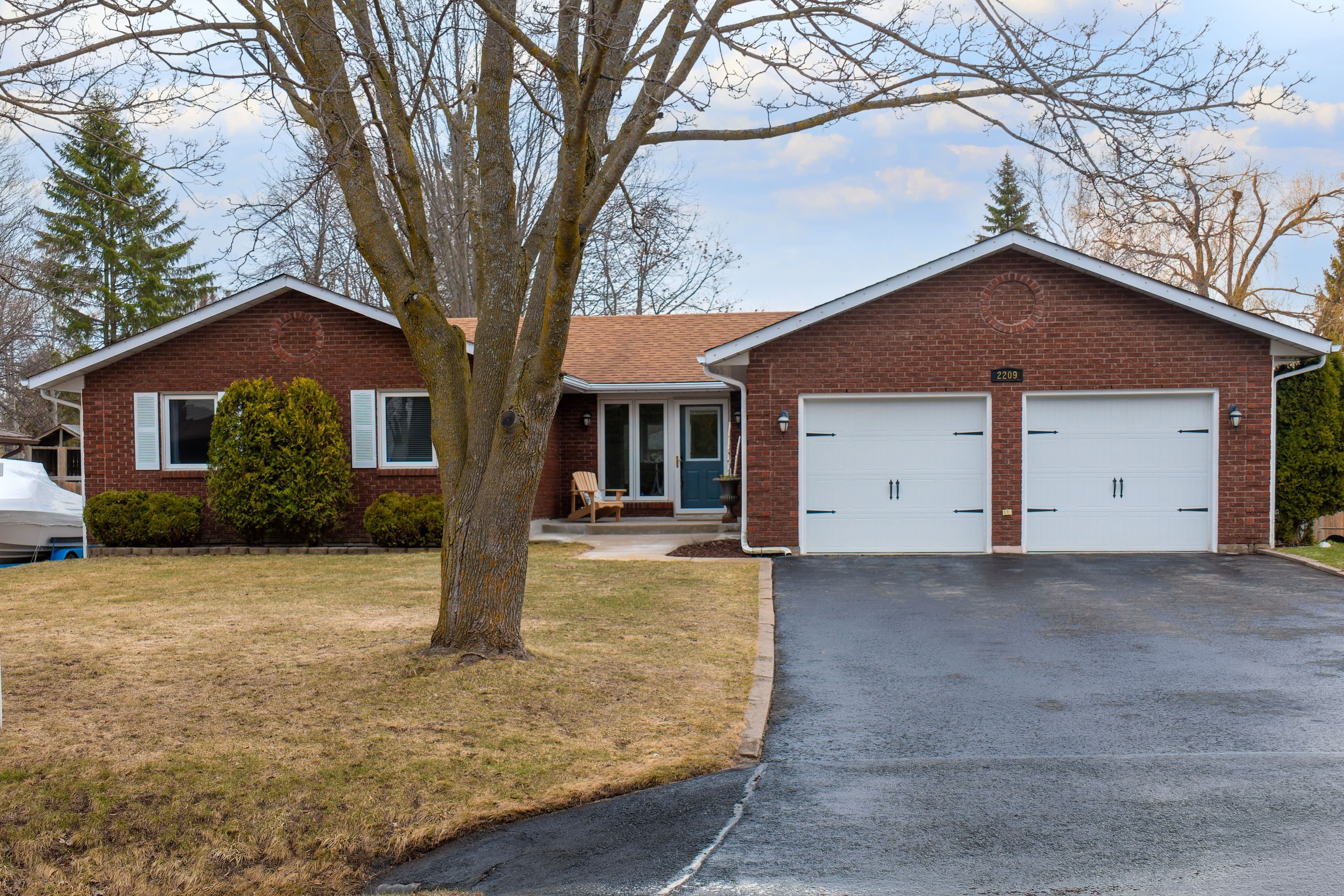2209 Willard Avenue, Innisfil, ON L9S 2C1