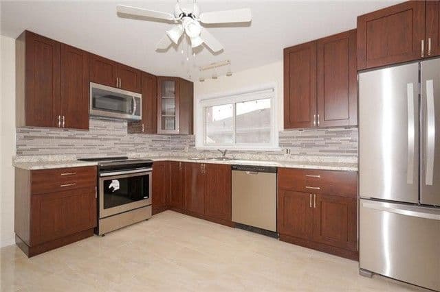 421 Woodcrest Avenue Main, Oshawa, ON L1J 2T5