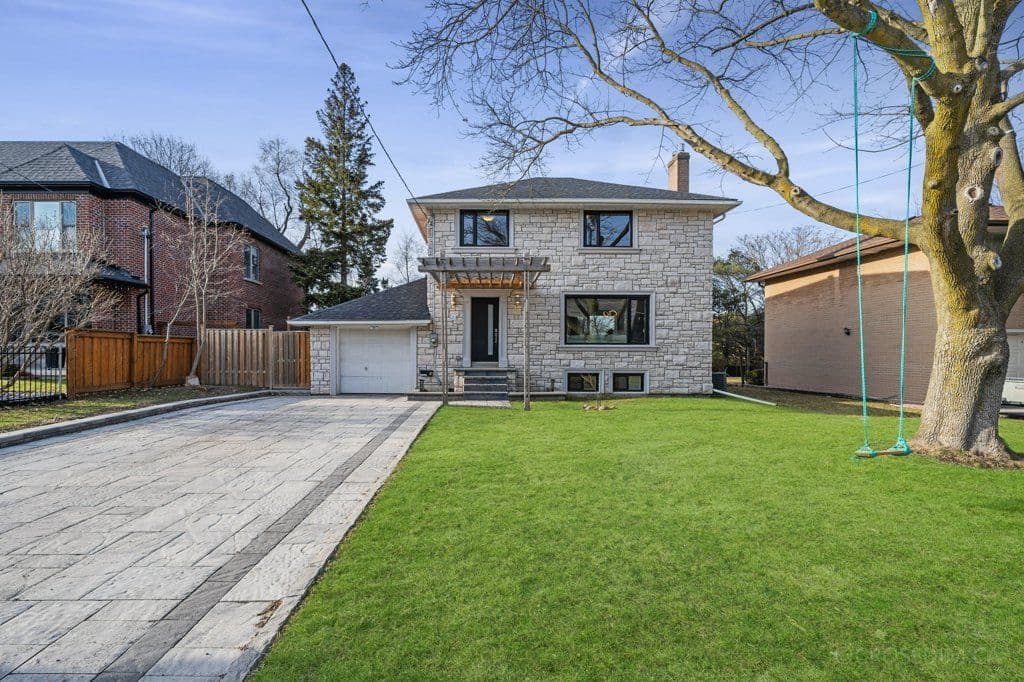 8 Glenelia Avenue, Toronto C14, ON M2M 2K7