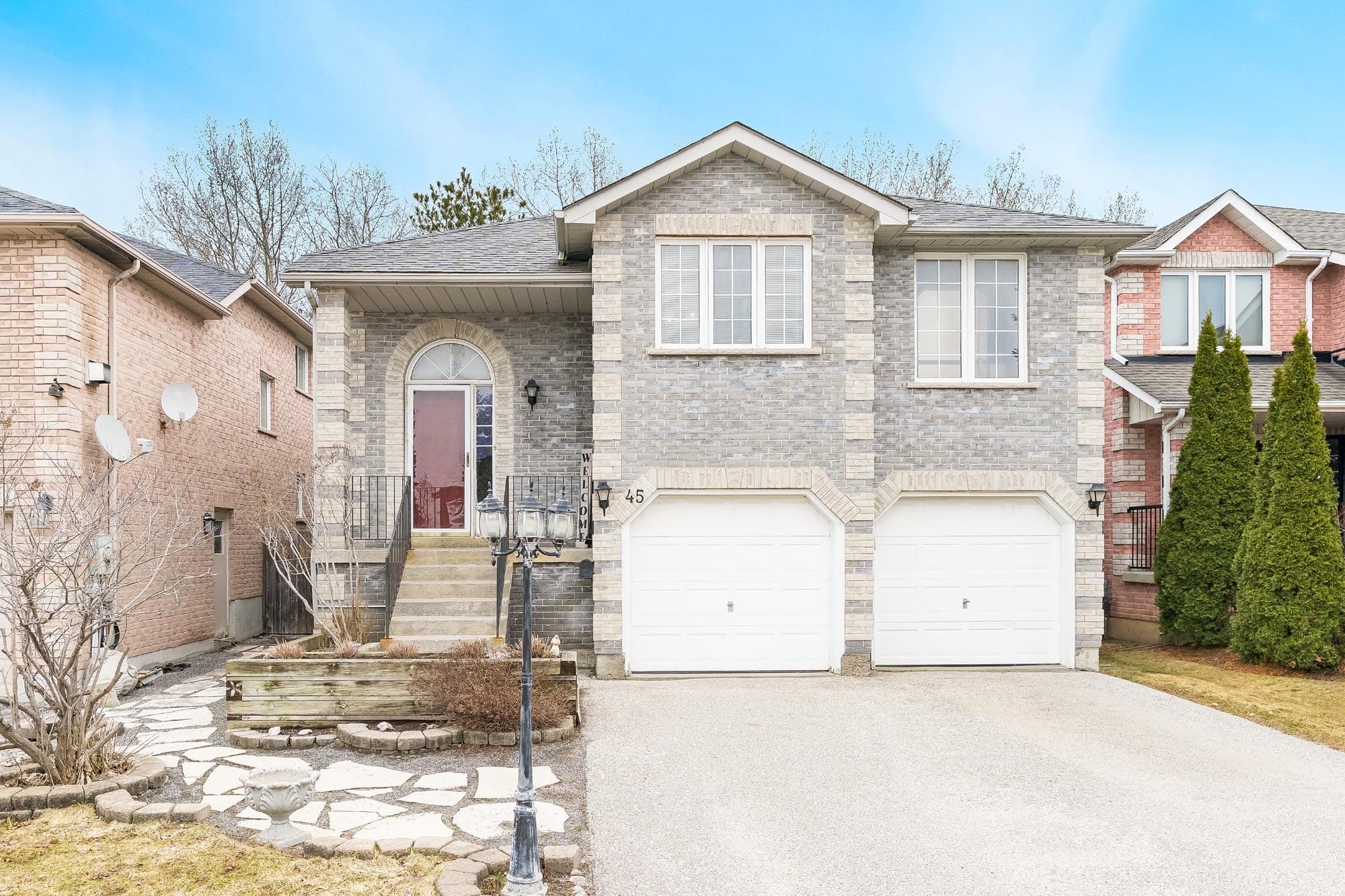 45 Hawkins Drive, Barrie, ON L4N 0A7