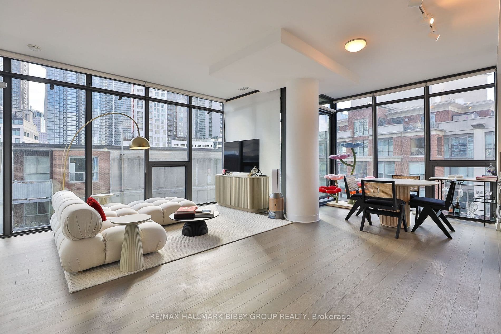 15 Beverley Street 710, Toronto C01, ON M5T 1X8