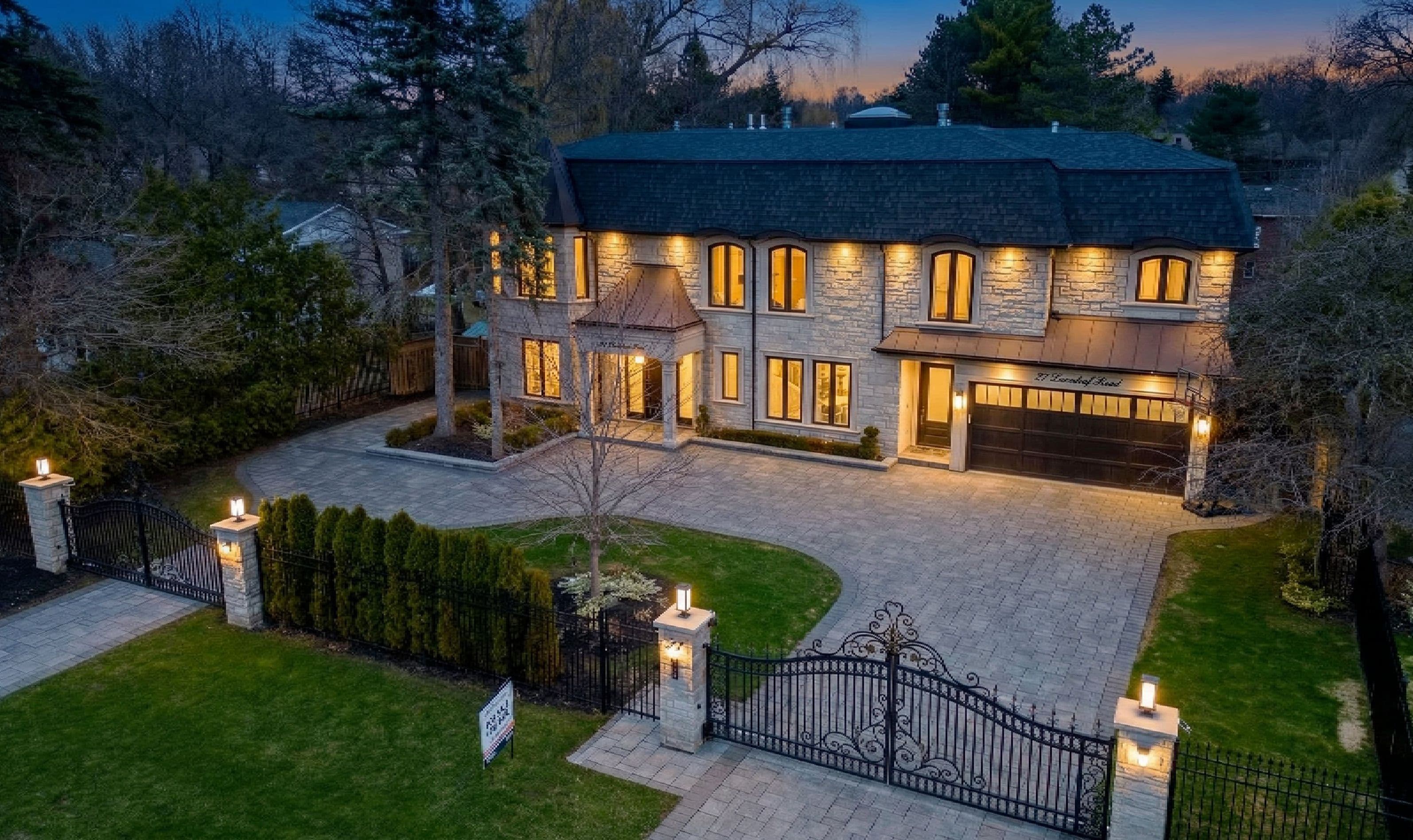 27 Laureleaf Road, Markham, ON L3T 2X4