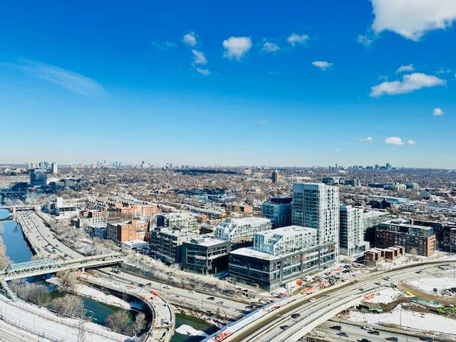 170 Bayview Avenue 2705, Toronto C08, ON M5A 0M4